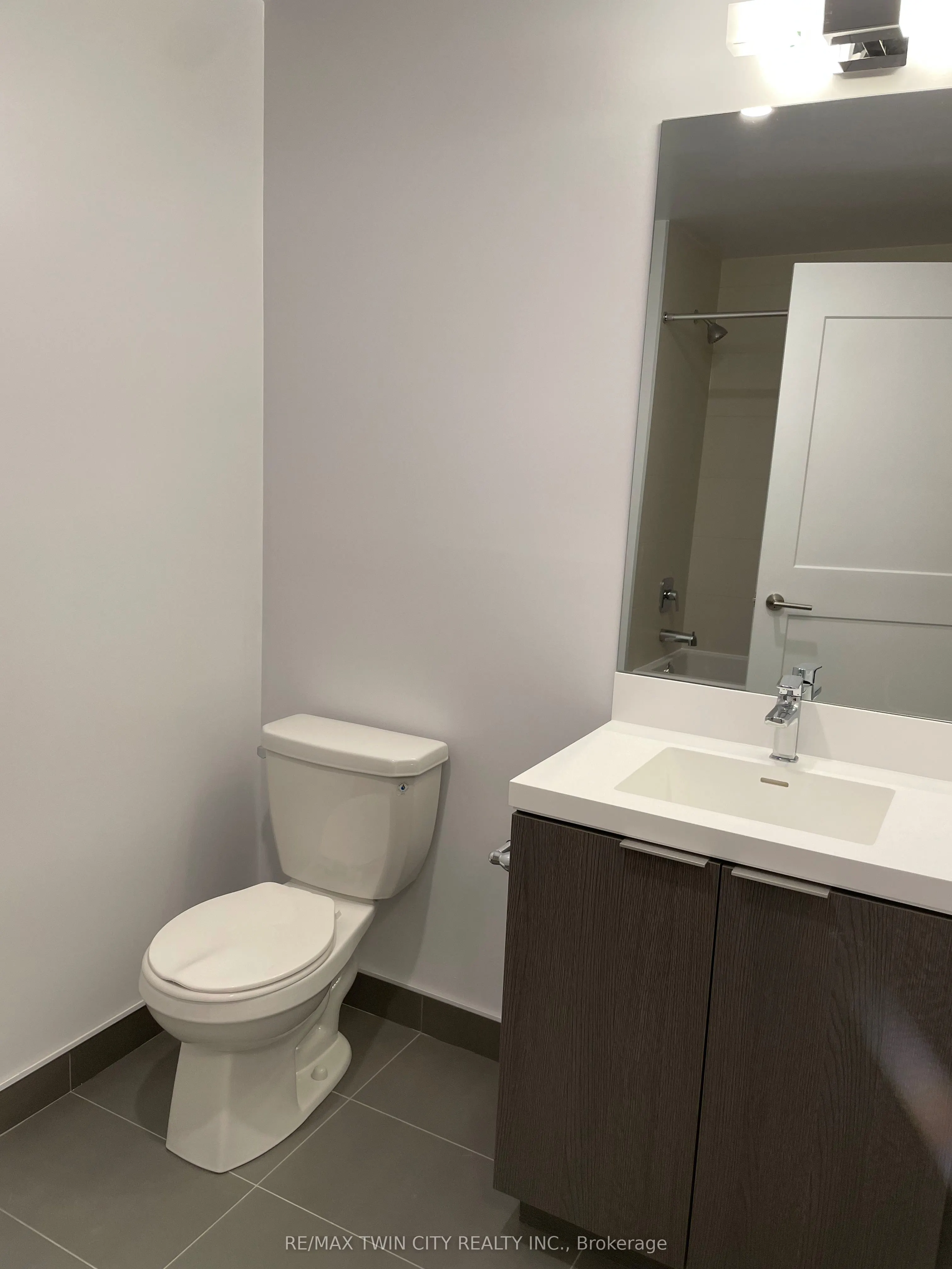50 DUNFIELD Avenue, #512