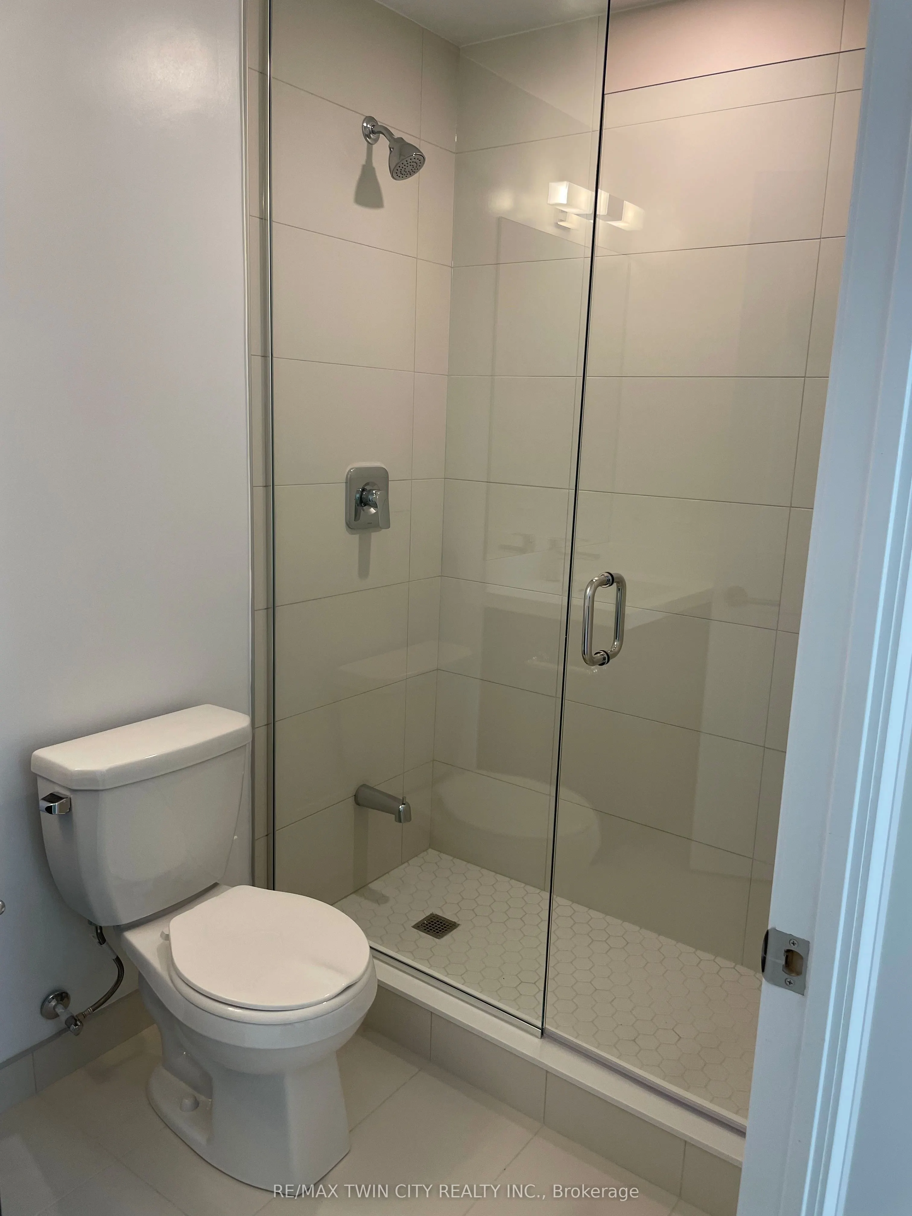 50 DUNFIELD Avenue, #512
