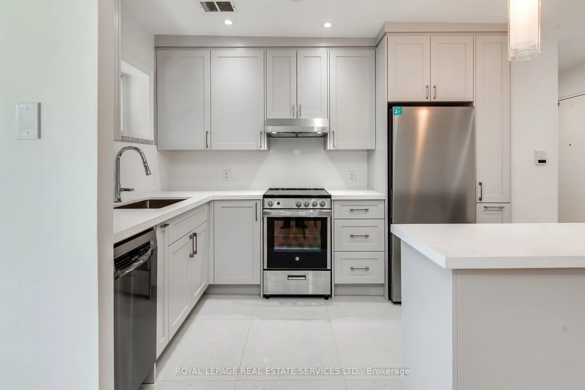 172 Sherwood Avenue, #206