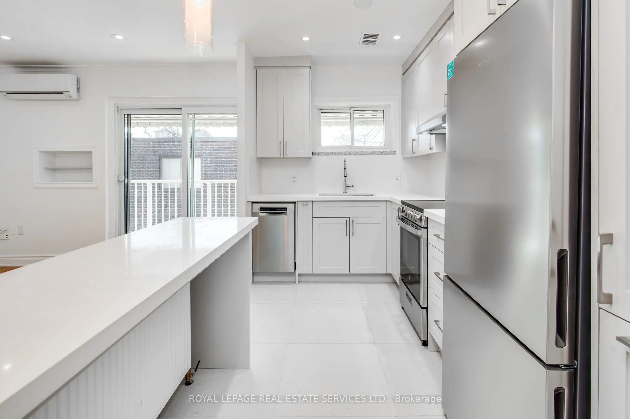 172 Sherwood Avenue, #206