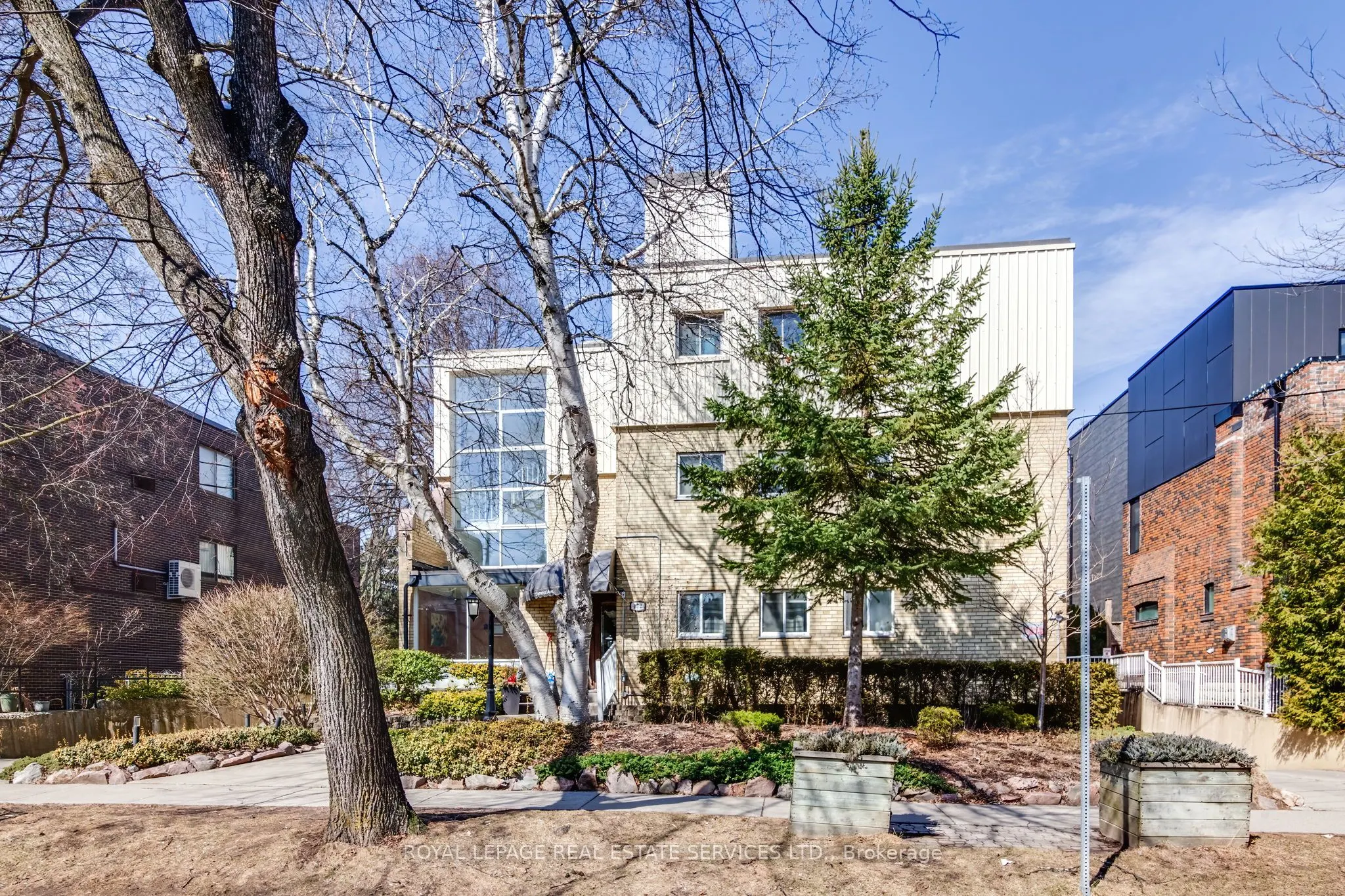 172 Sherwood Avenue, #206