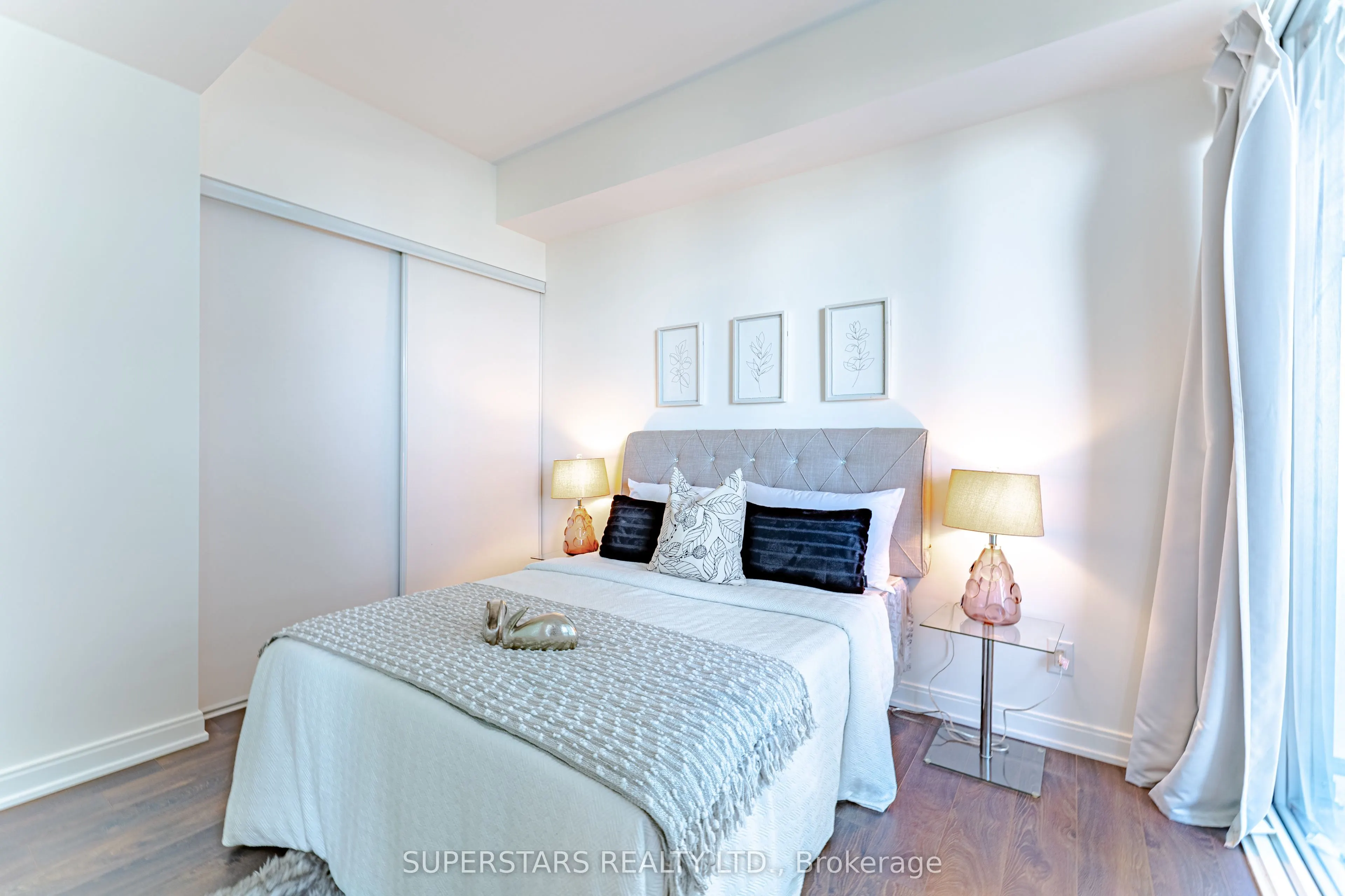 42 Charles Street E, #3001