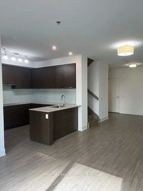 310 Tweedsmuir Avenue, #Th4