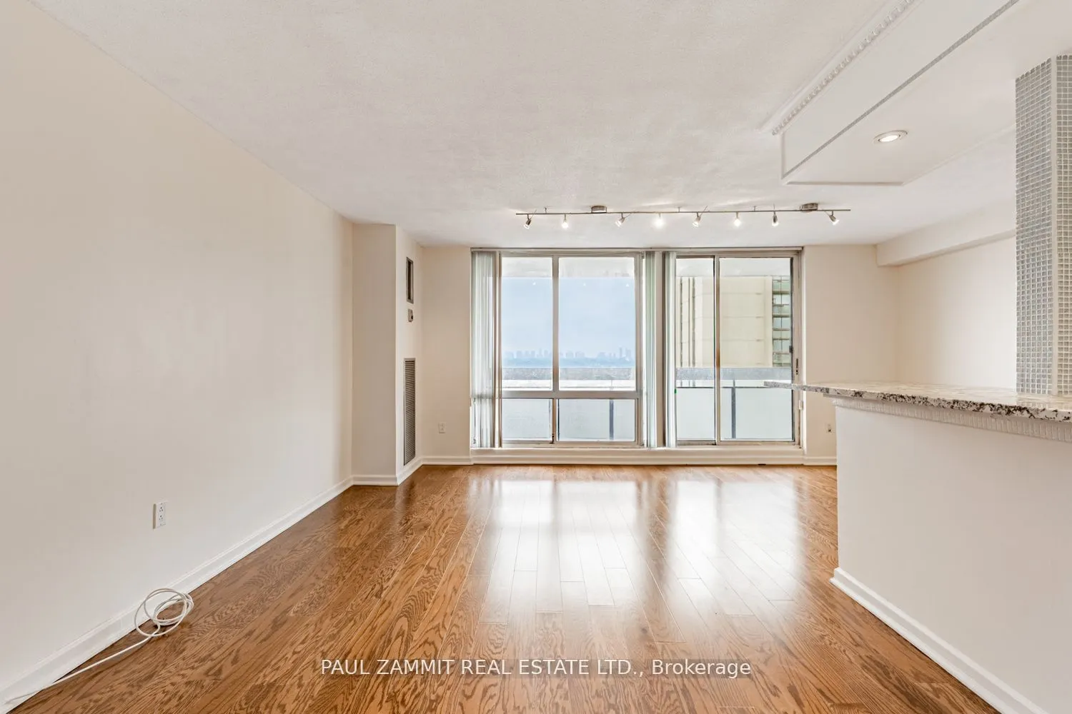 350 Seneca Hill Drive, #1005