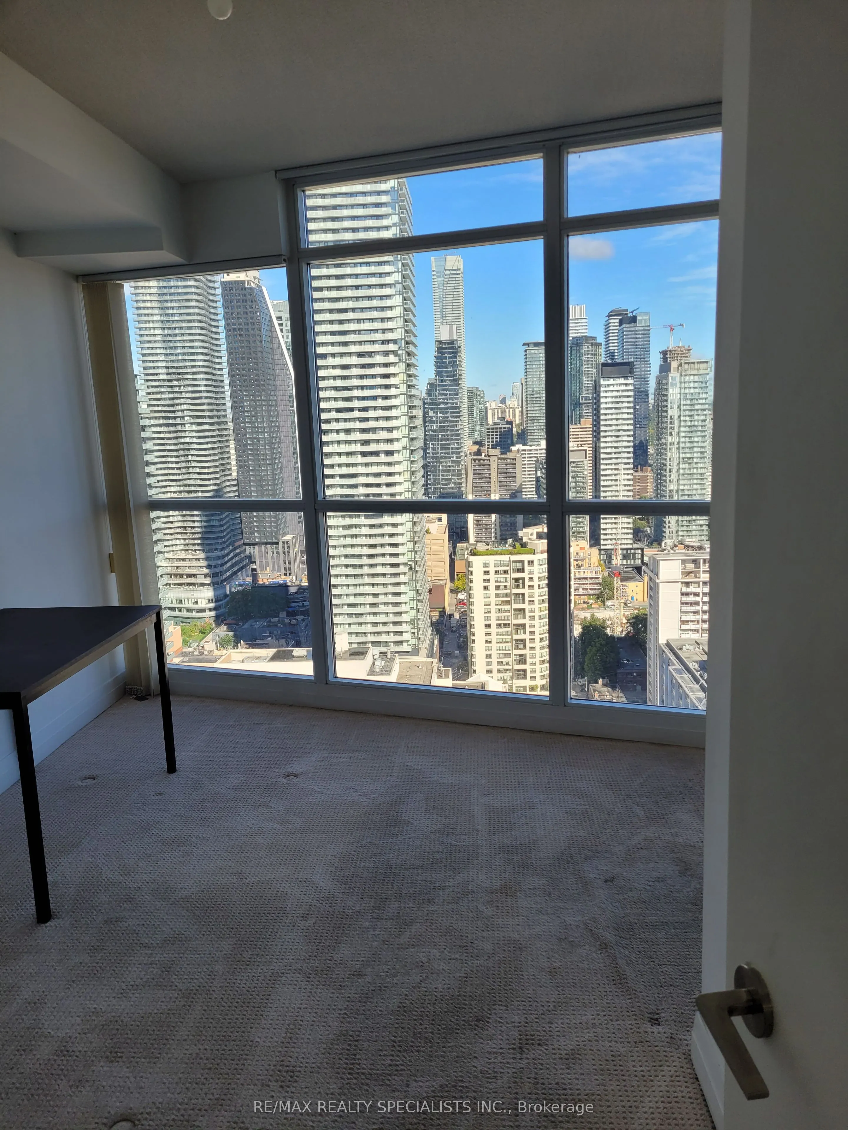 21 Carlton Street, #3703