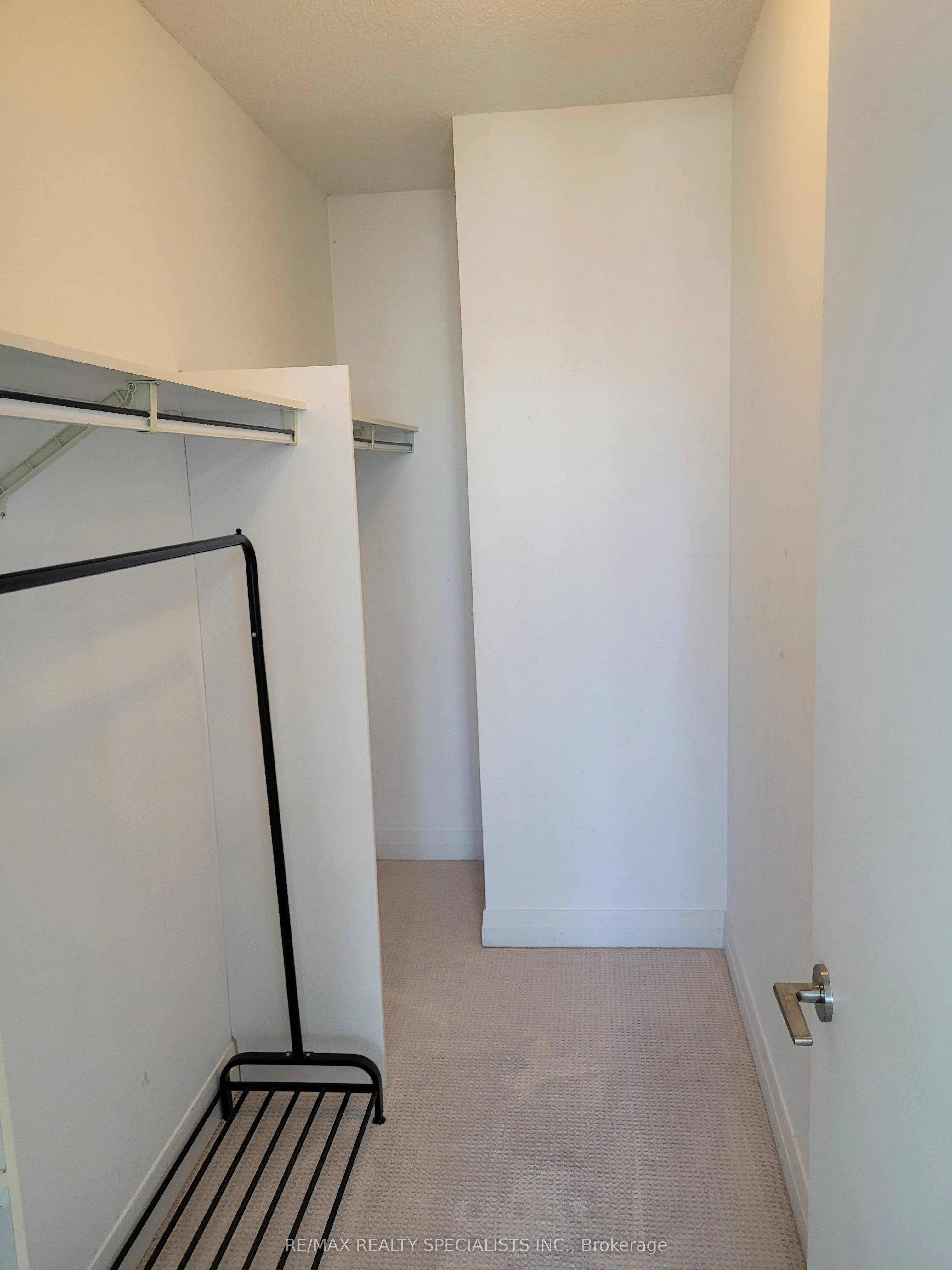 21 Carlton Street, #3703