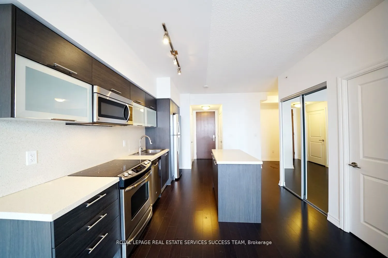 386 Yonge Street W, #4713