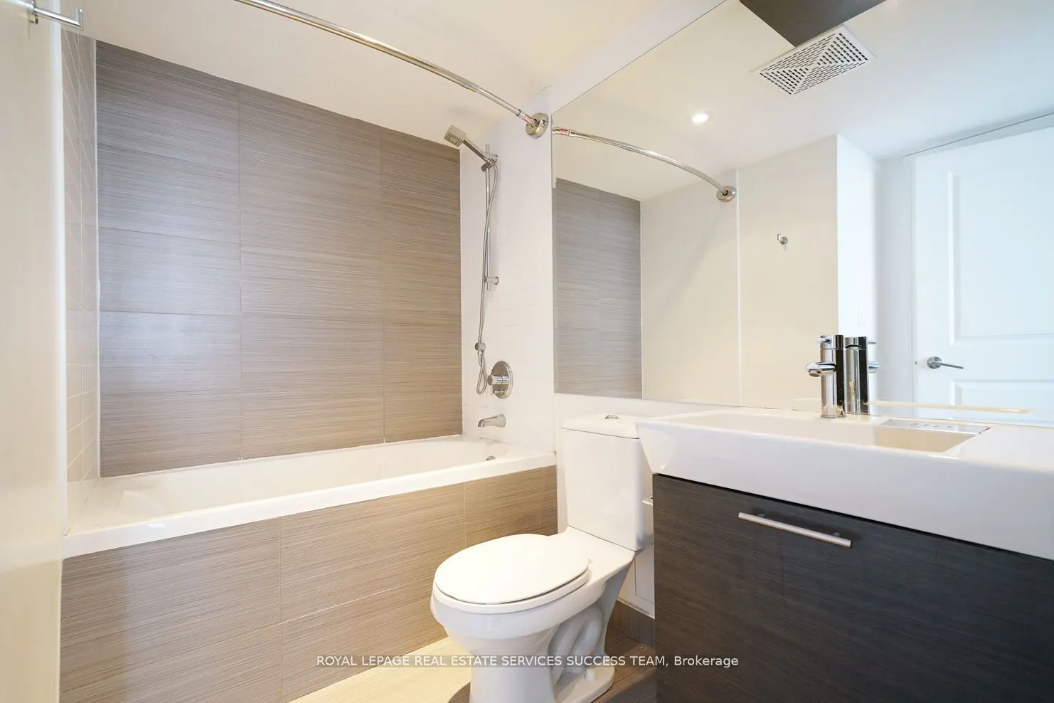 386 Yonge Street W, #4713