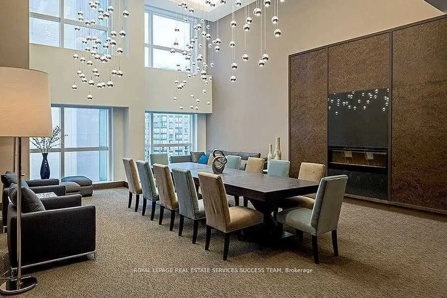 386 Yonge Street W, #4713