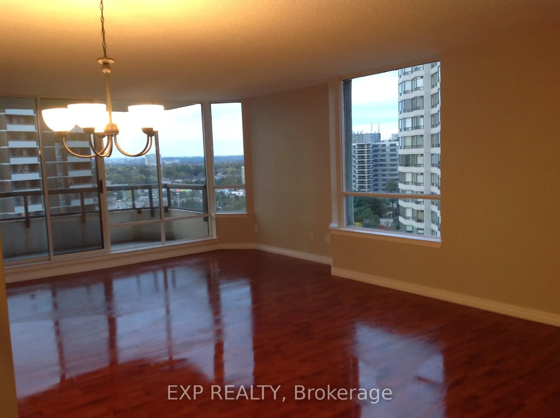 1121 Steeles Avenue W