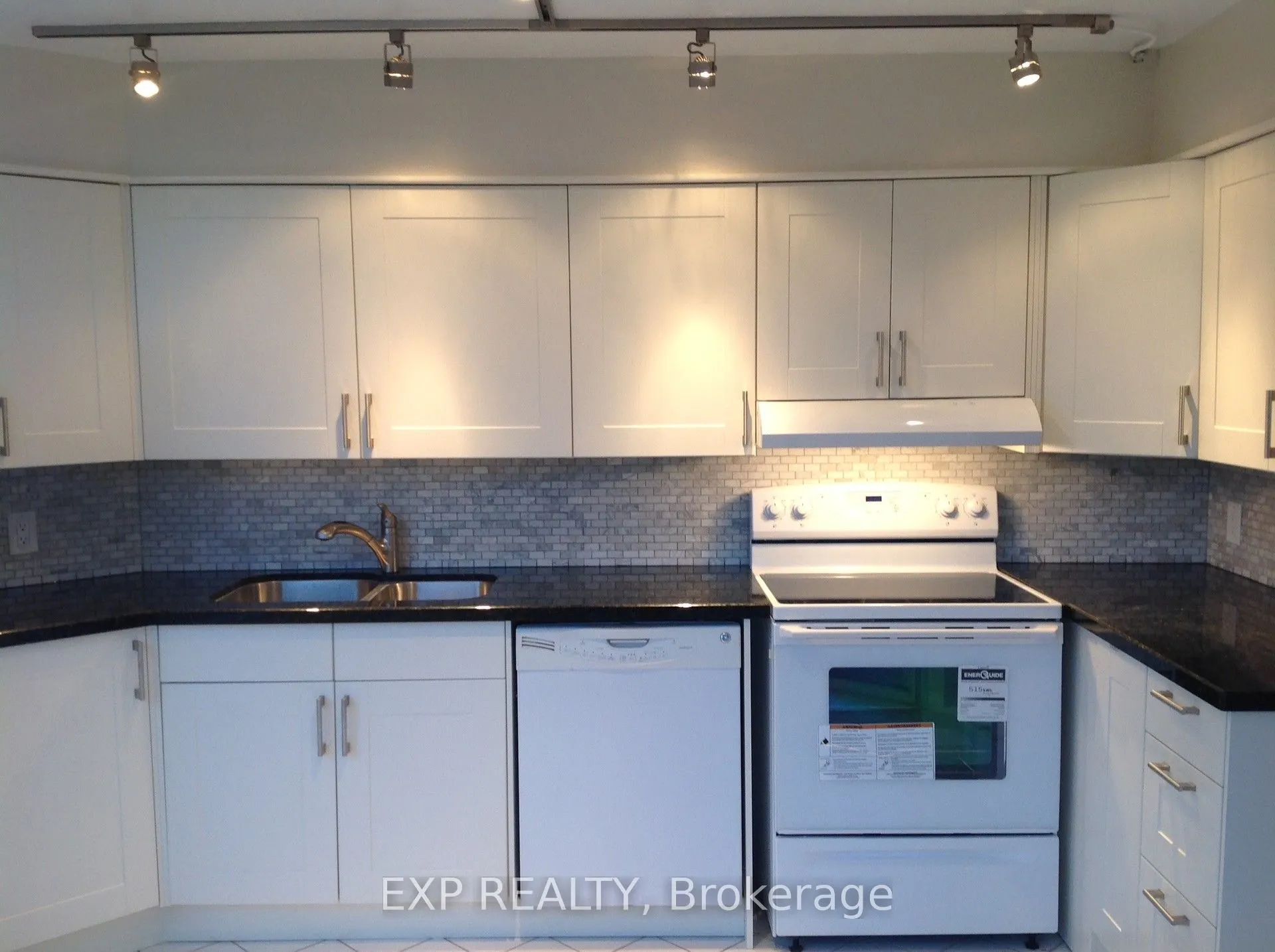 1121 Steeles Avenue W