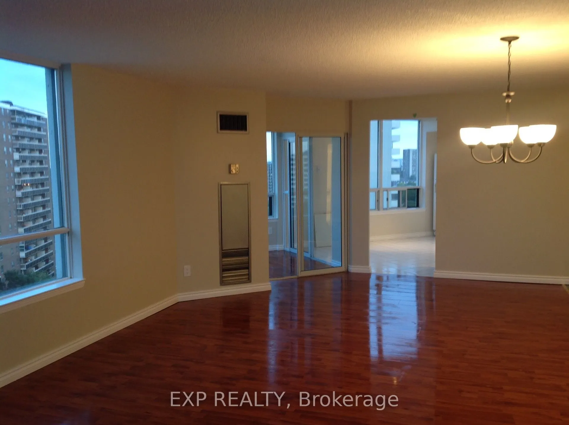 1121 Steeles Avenue W