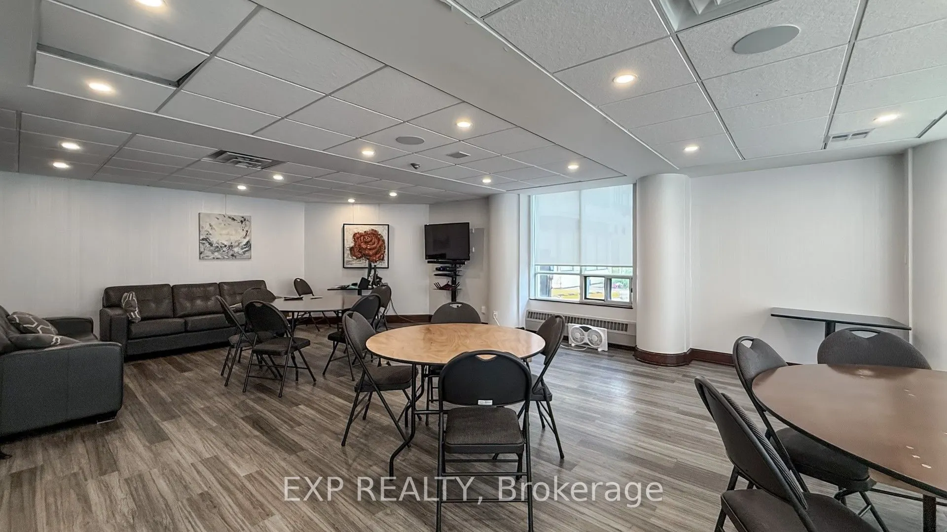 1121 Steeles Avenue W