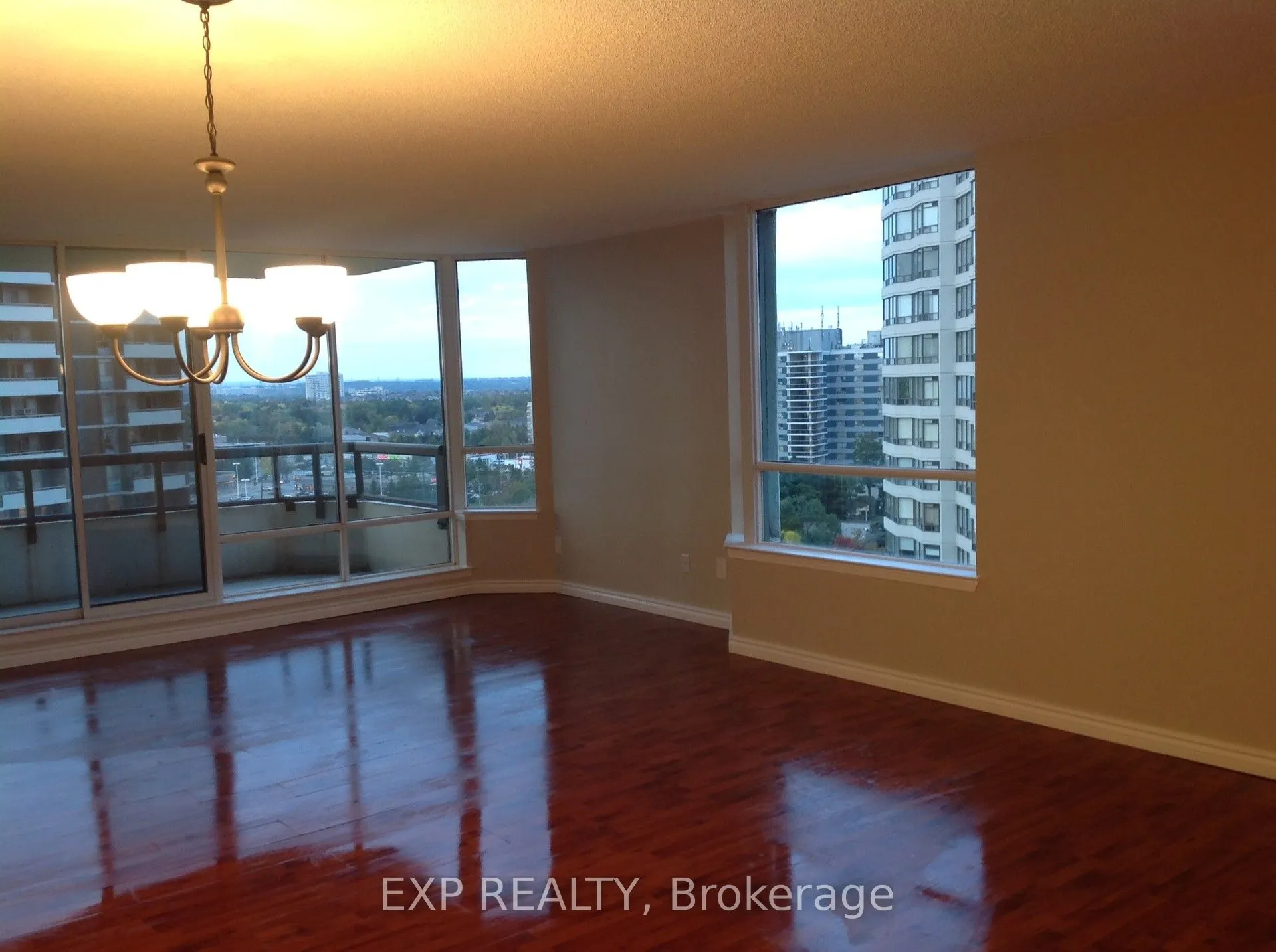 1121 Steeles Avenue W