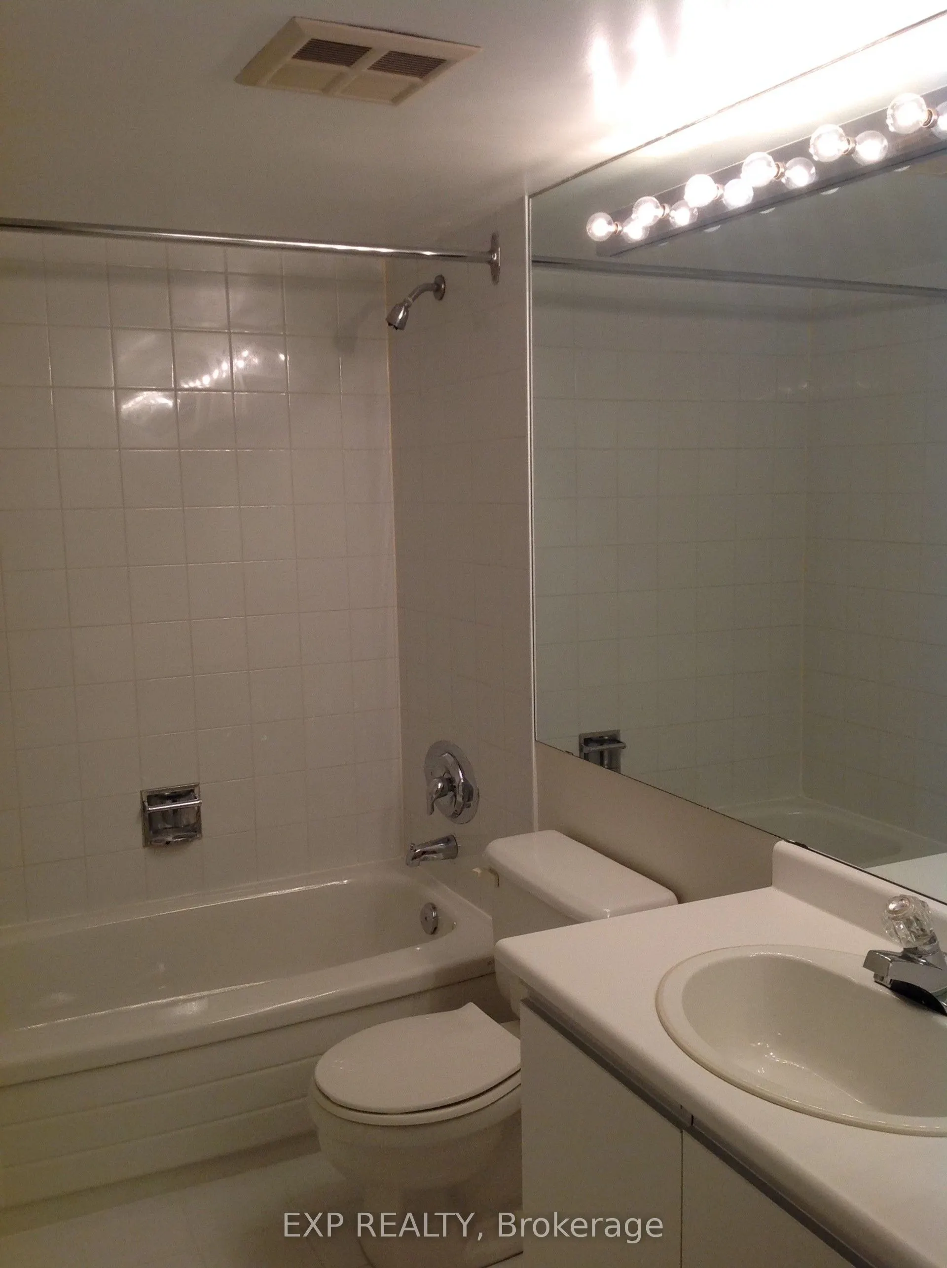 1121 Steeles Avenue W