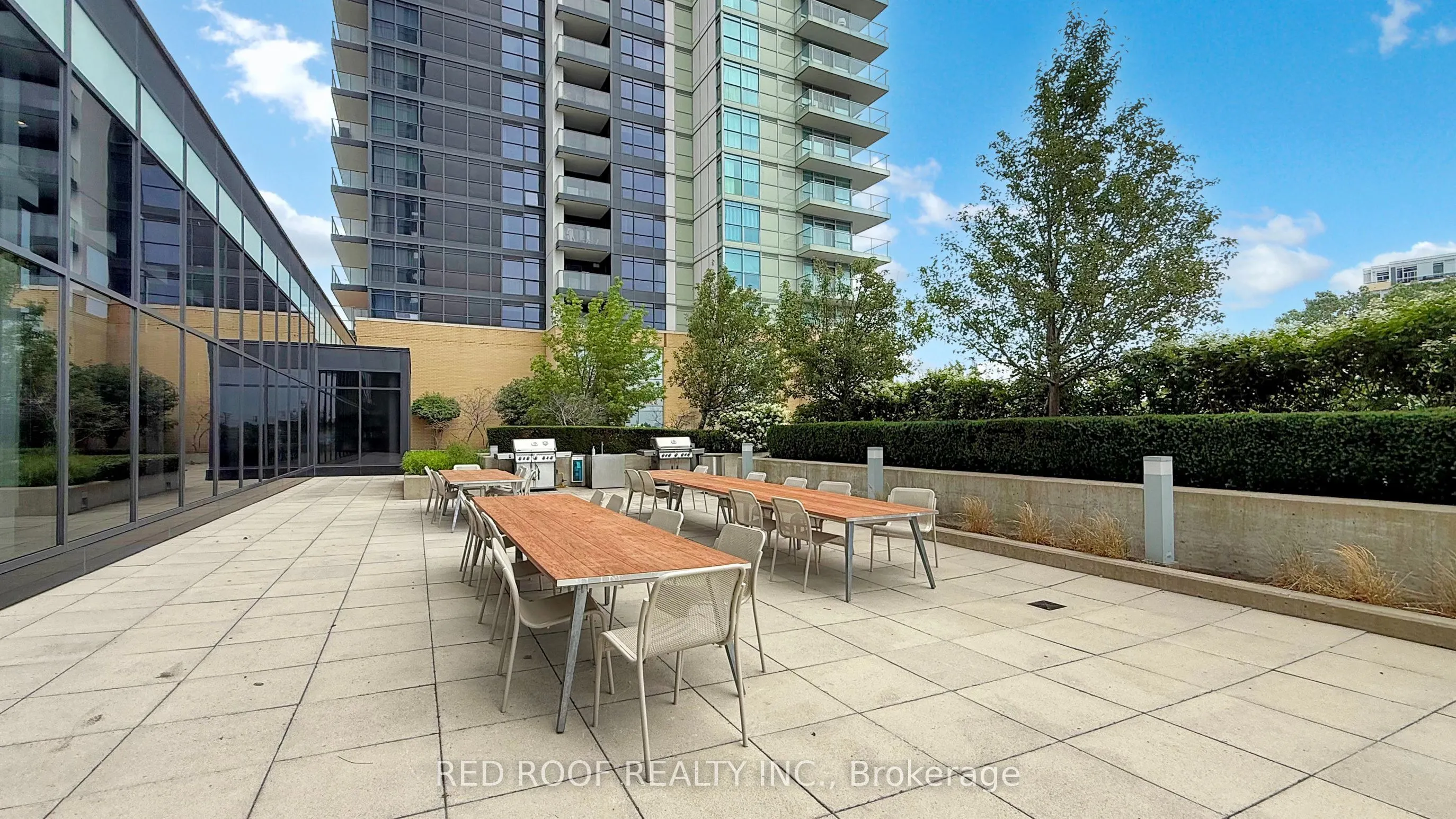 33 Singer Court, #711