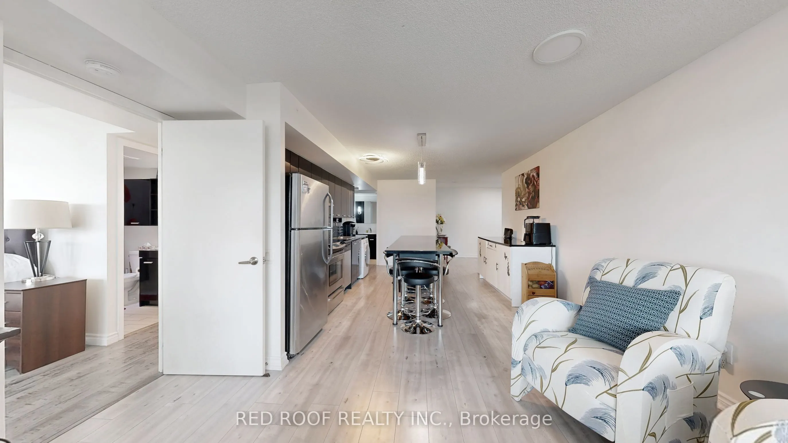 33 Singer Court, #711