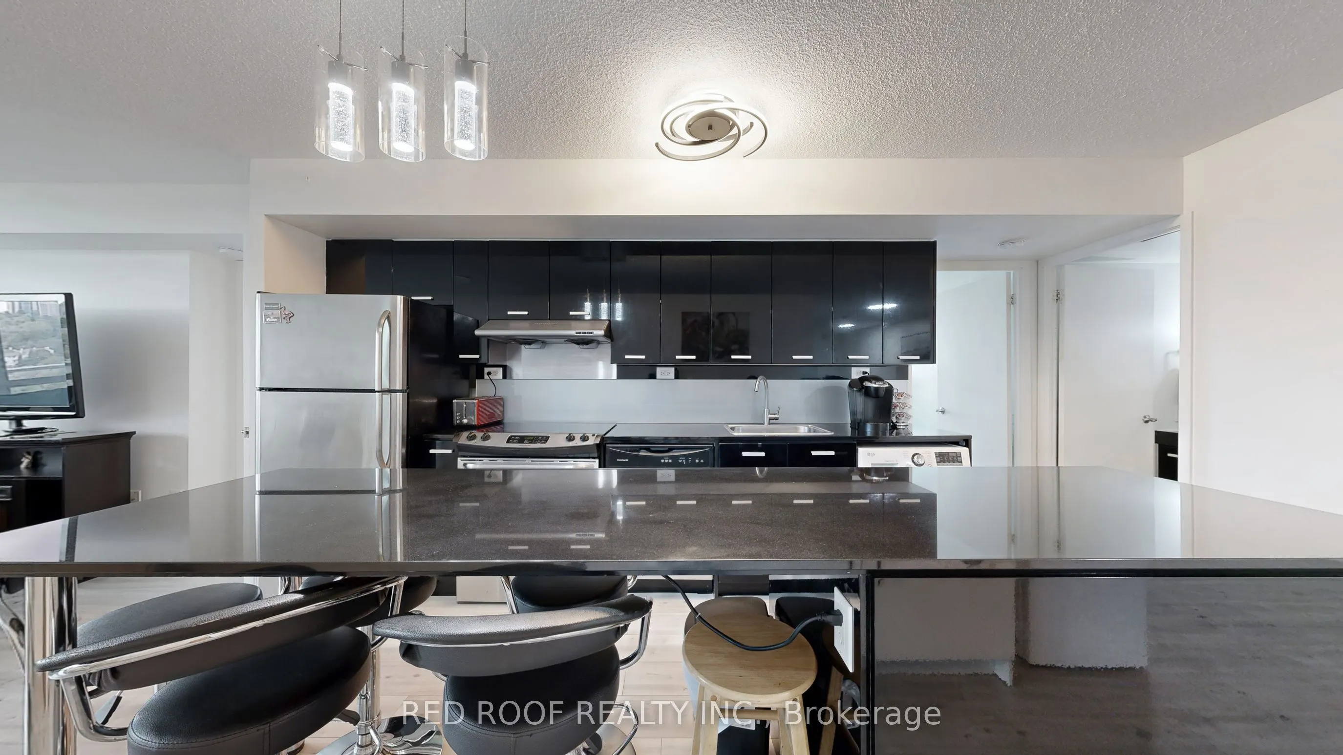 33 Singer Court, #711