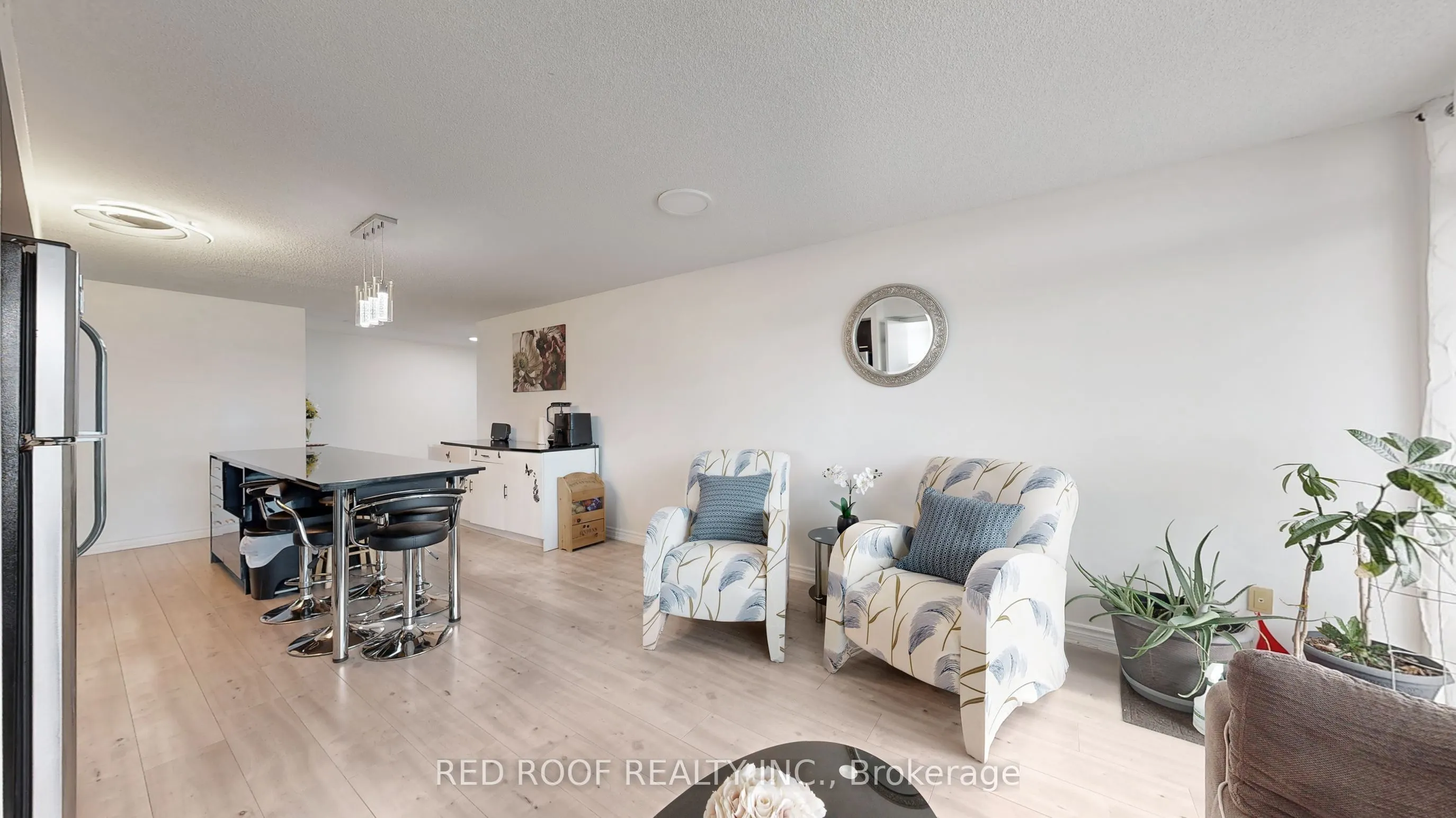 33 Singer Court, #711