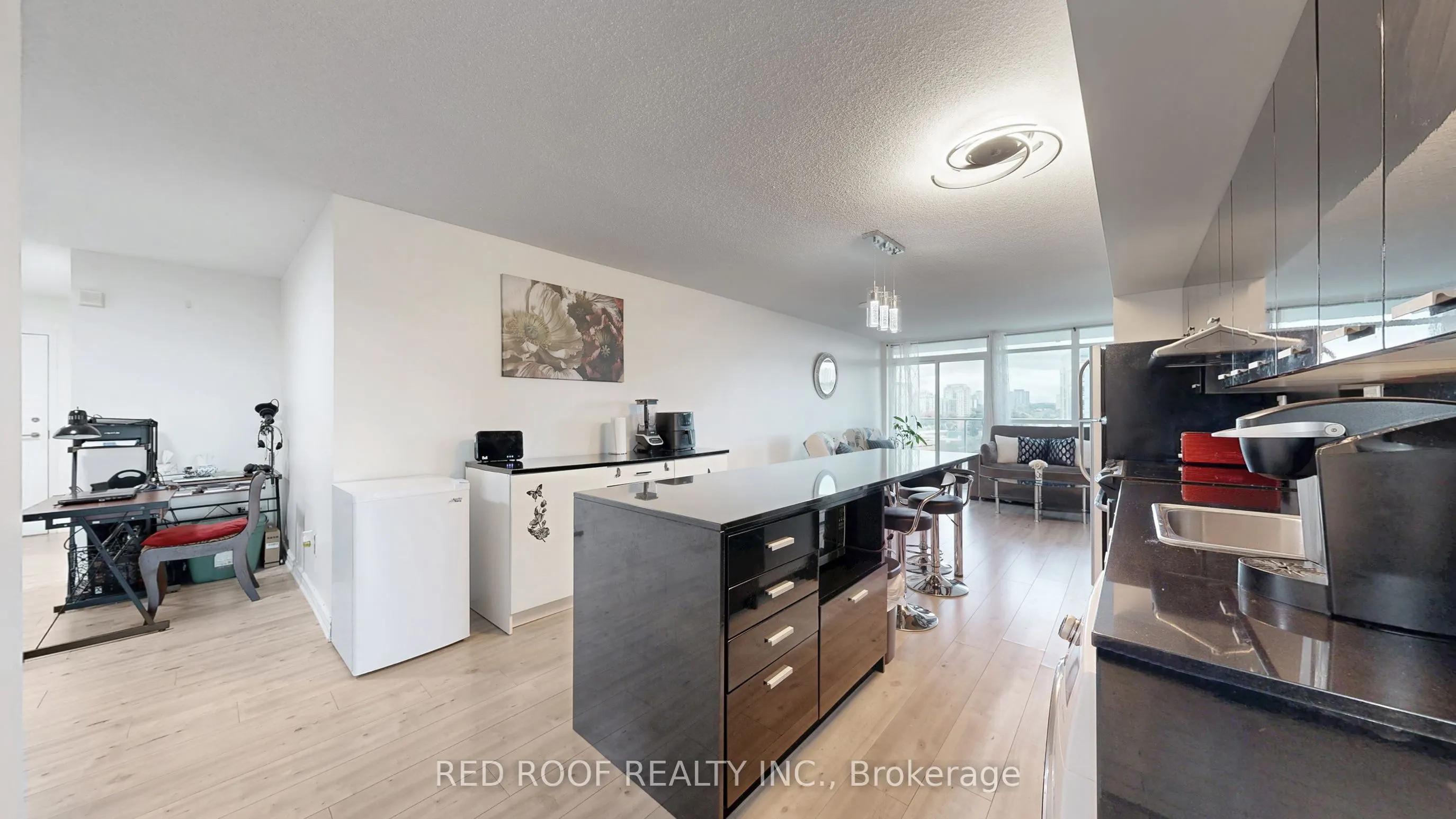 33 Singer Court, #711