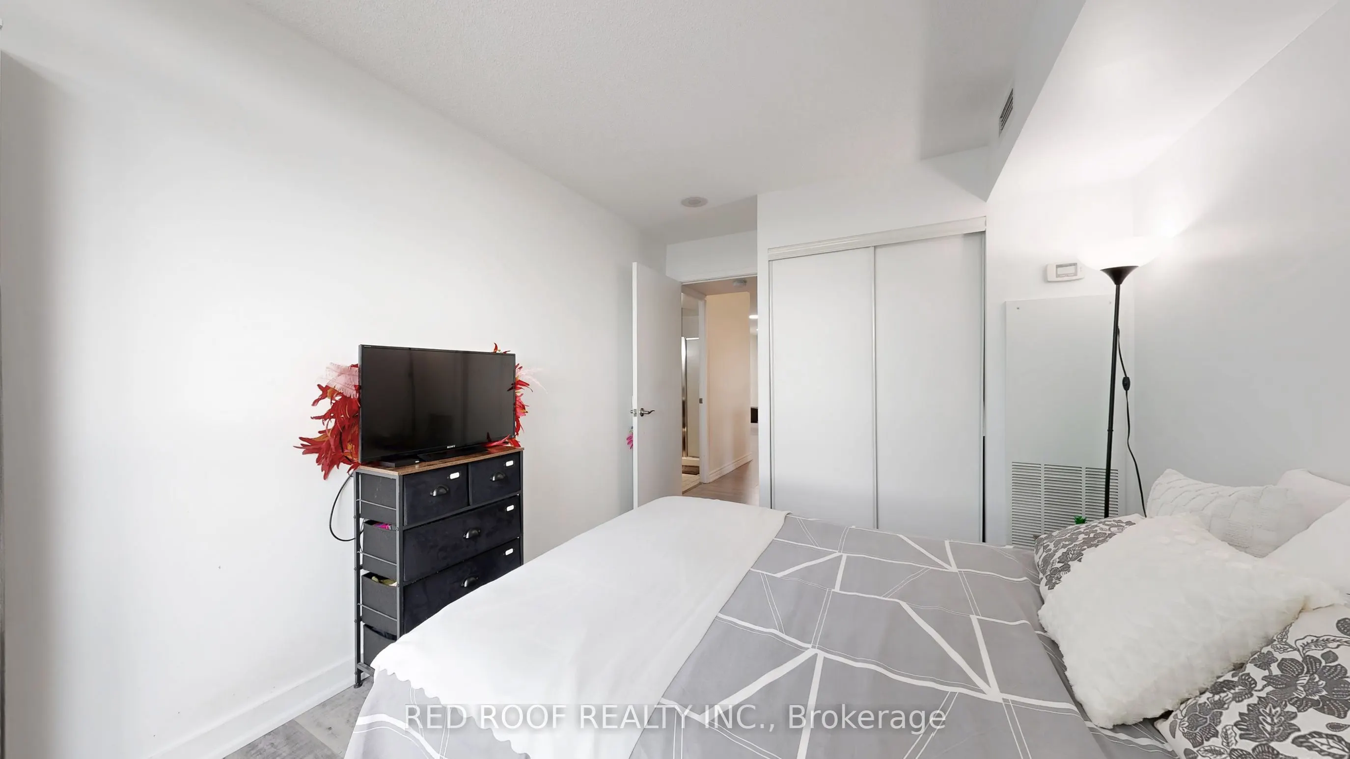 33 Singer Court, #711