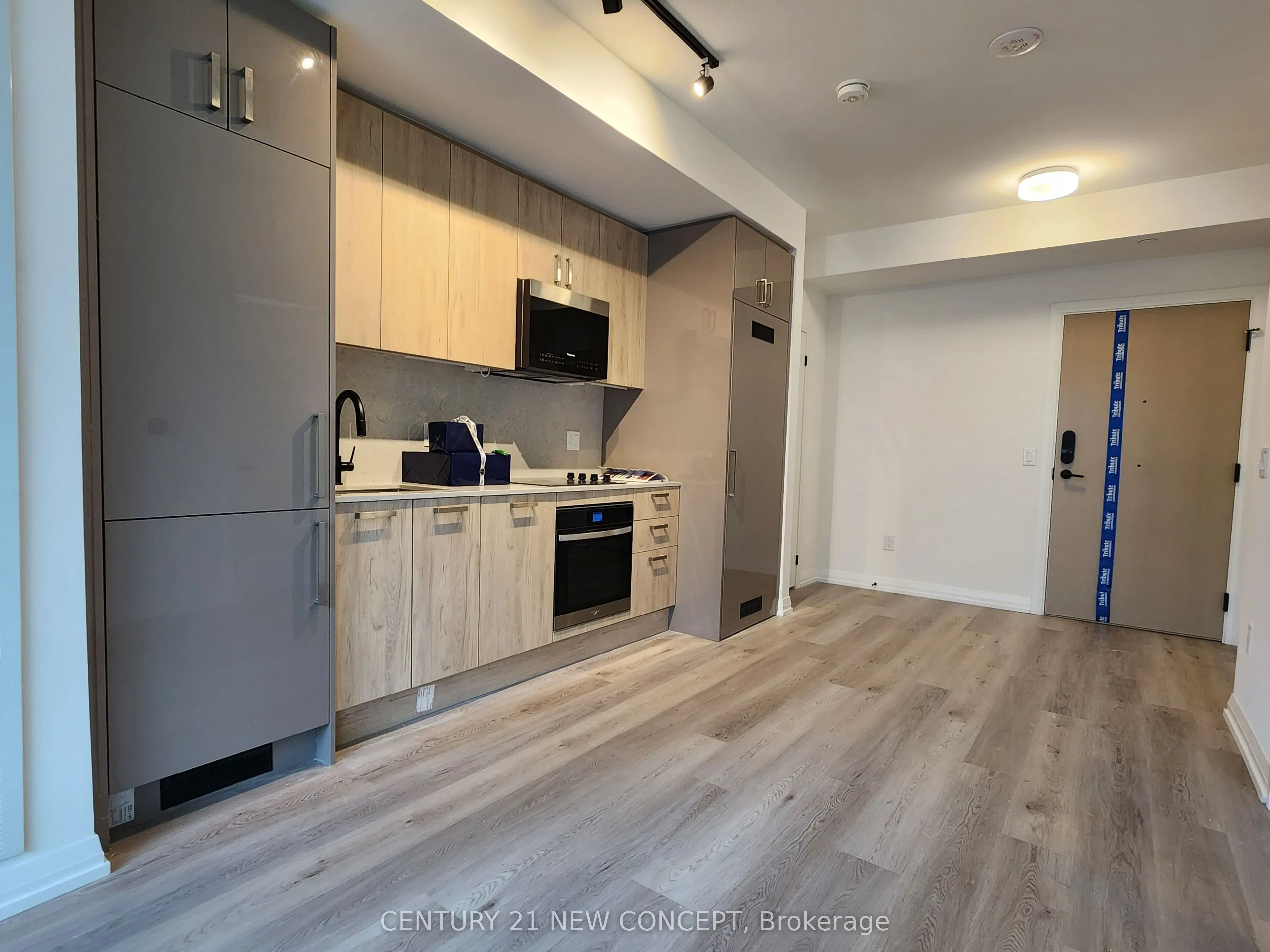 280 Dundas Street, #703