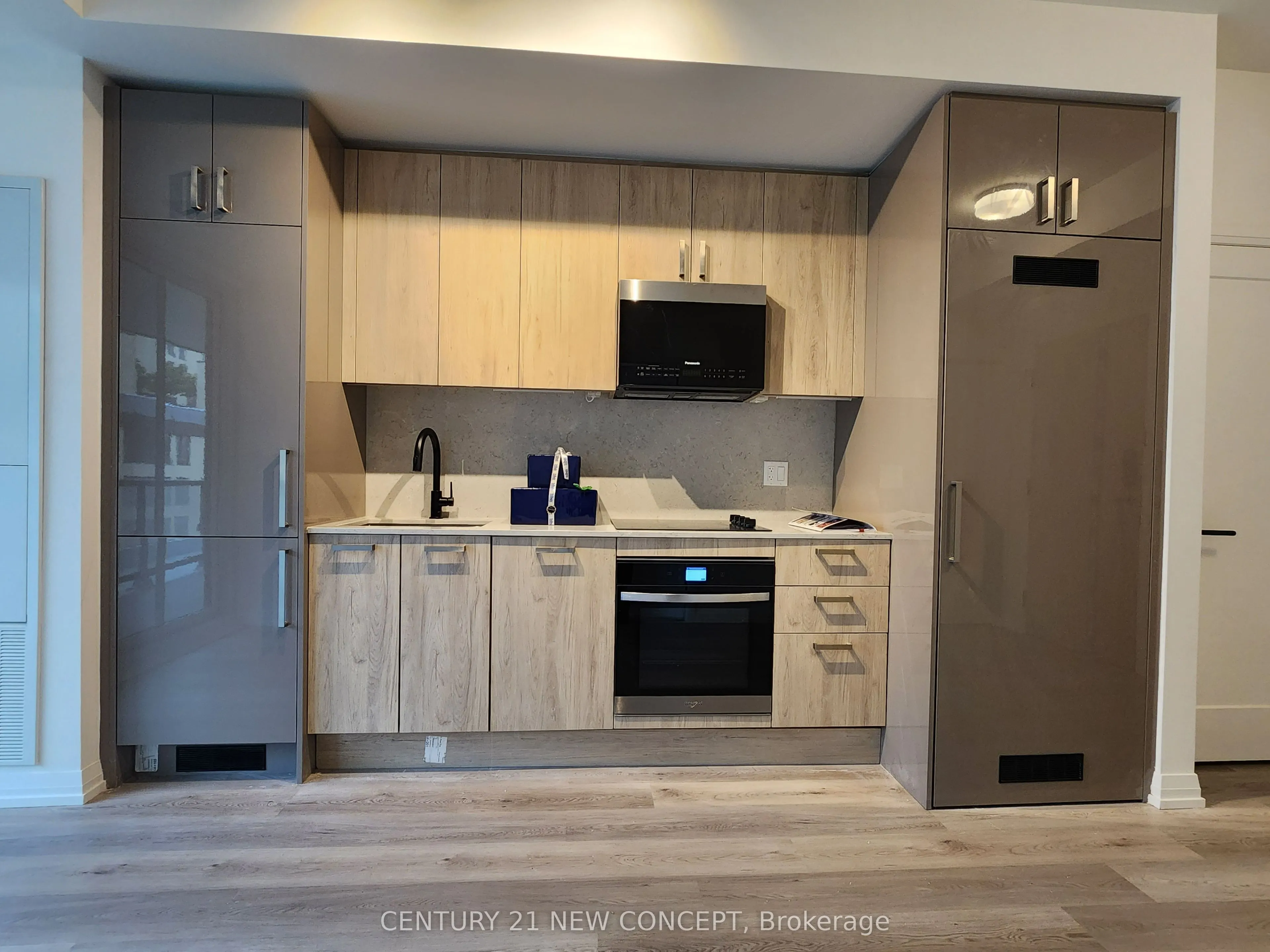 280 Dundas Street, #703