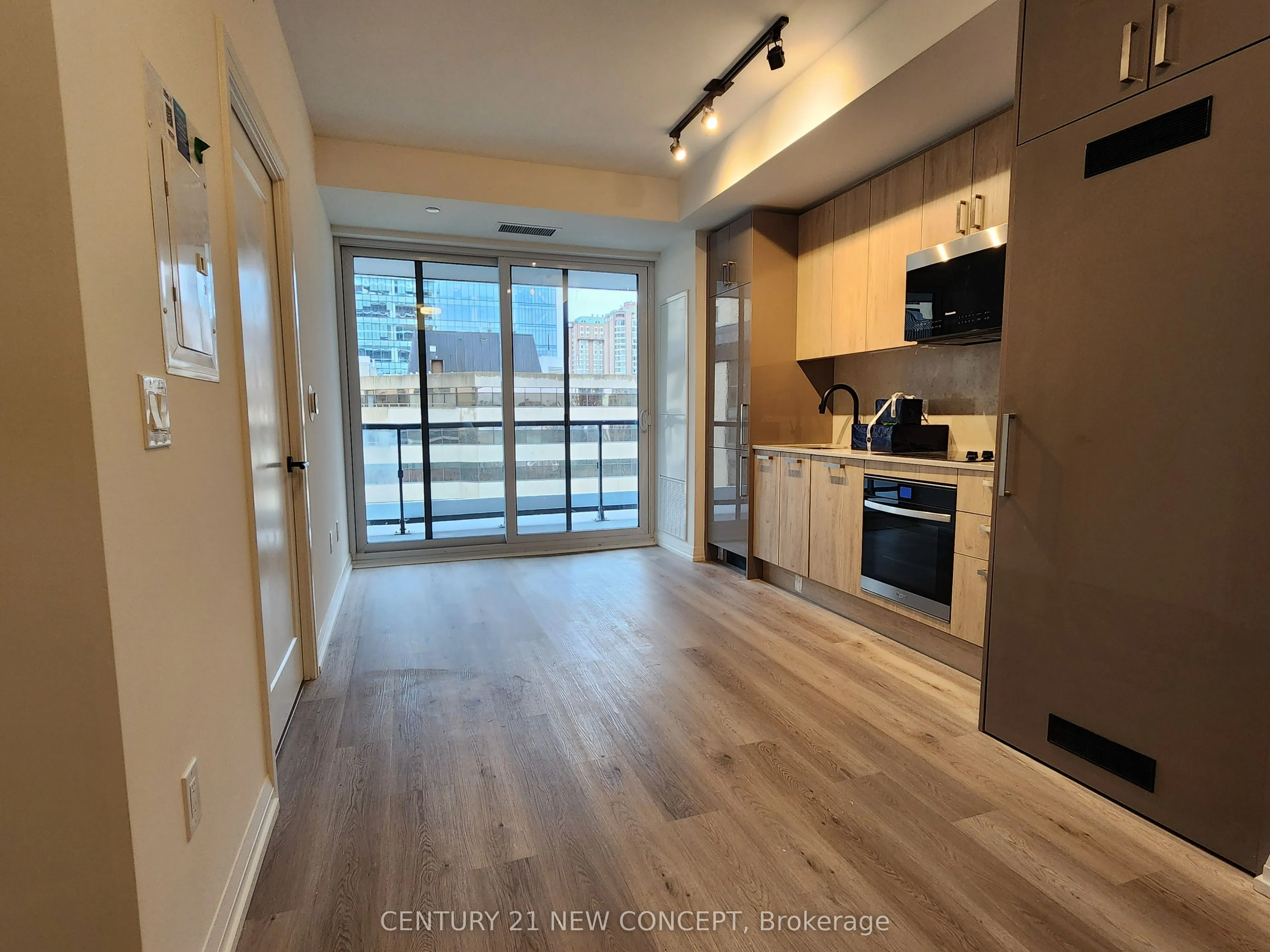 280 Dundas Street, #703