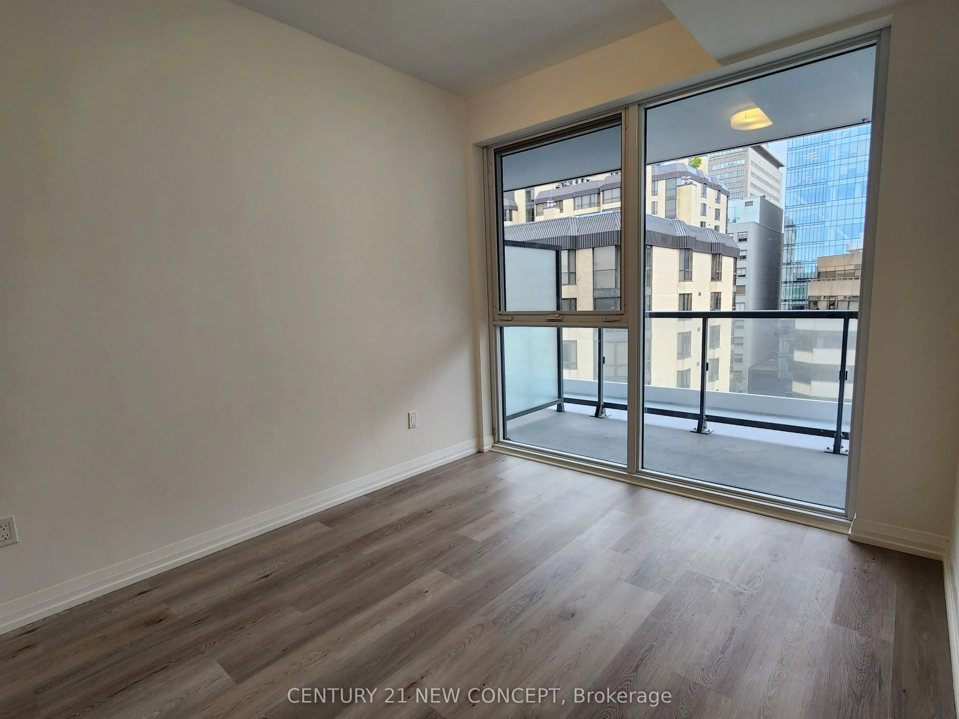 280 Dundas Street, #703