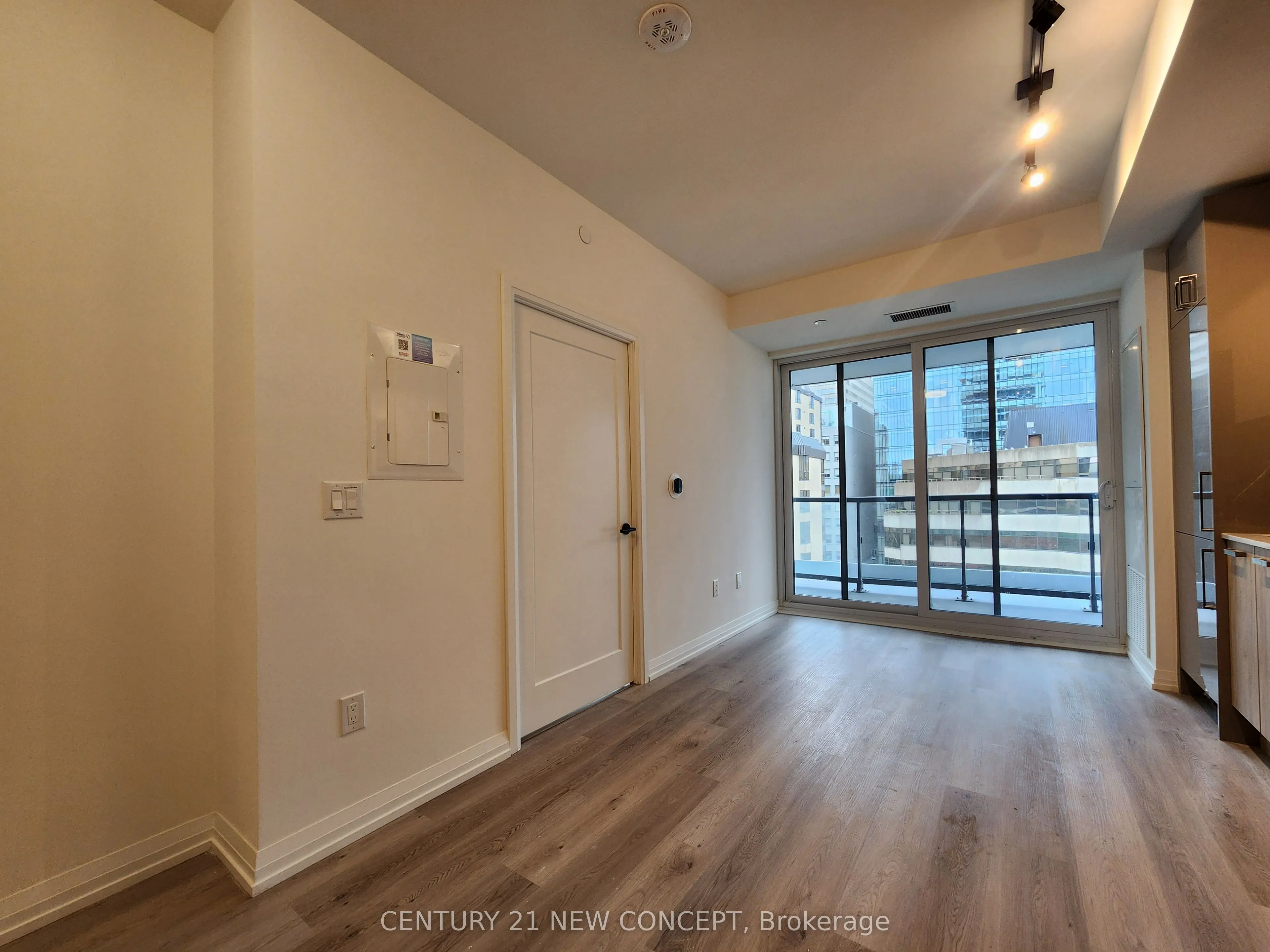 280 Dundas Street, #703