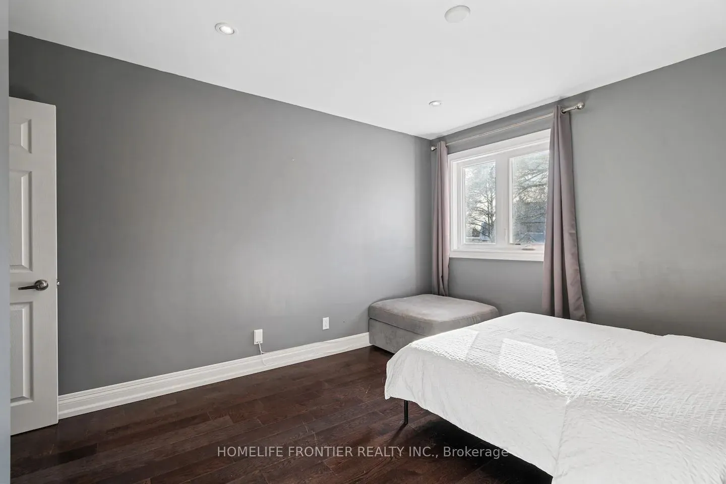 289 Burnett Avenue, #Main Floor