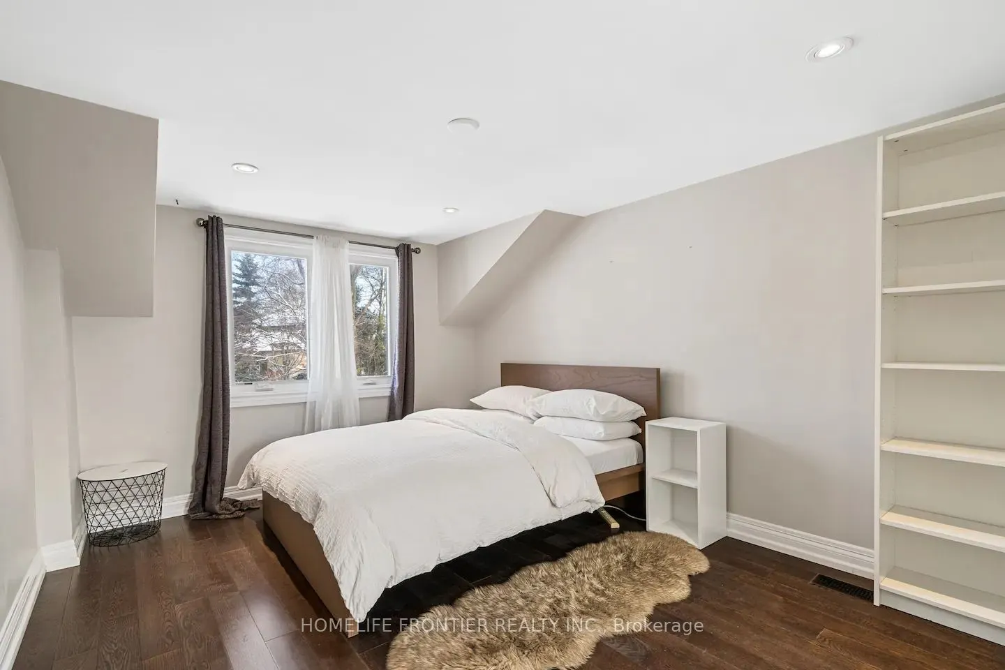 289 Burnett Avenue, #Main Floor