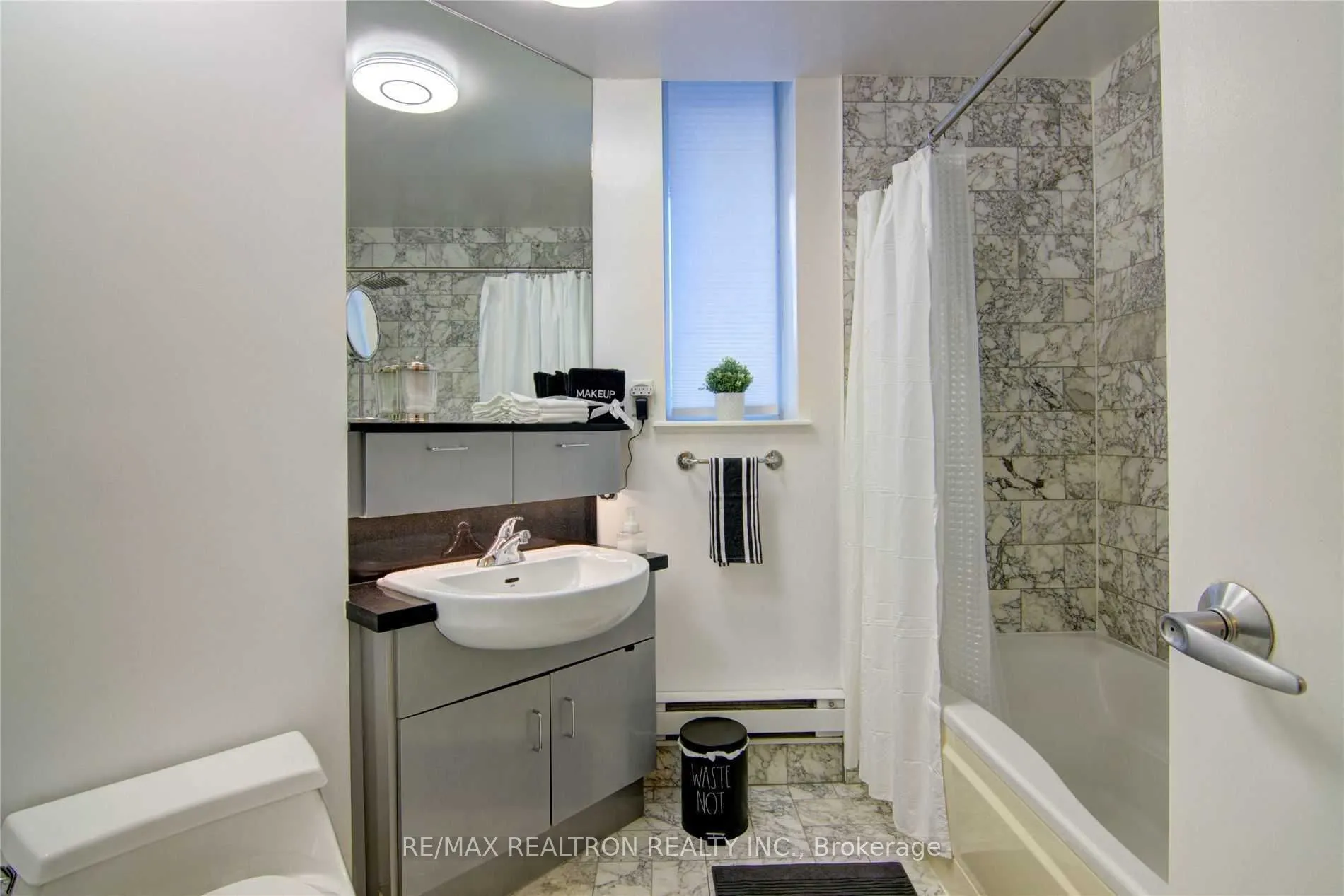 70 Alexander Street, #401