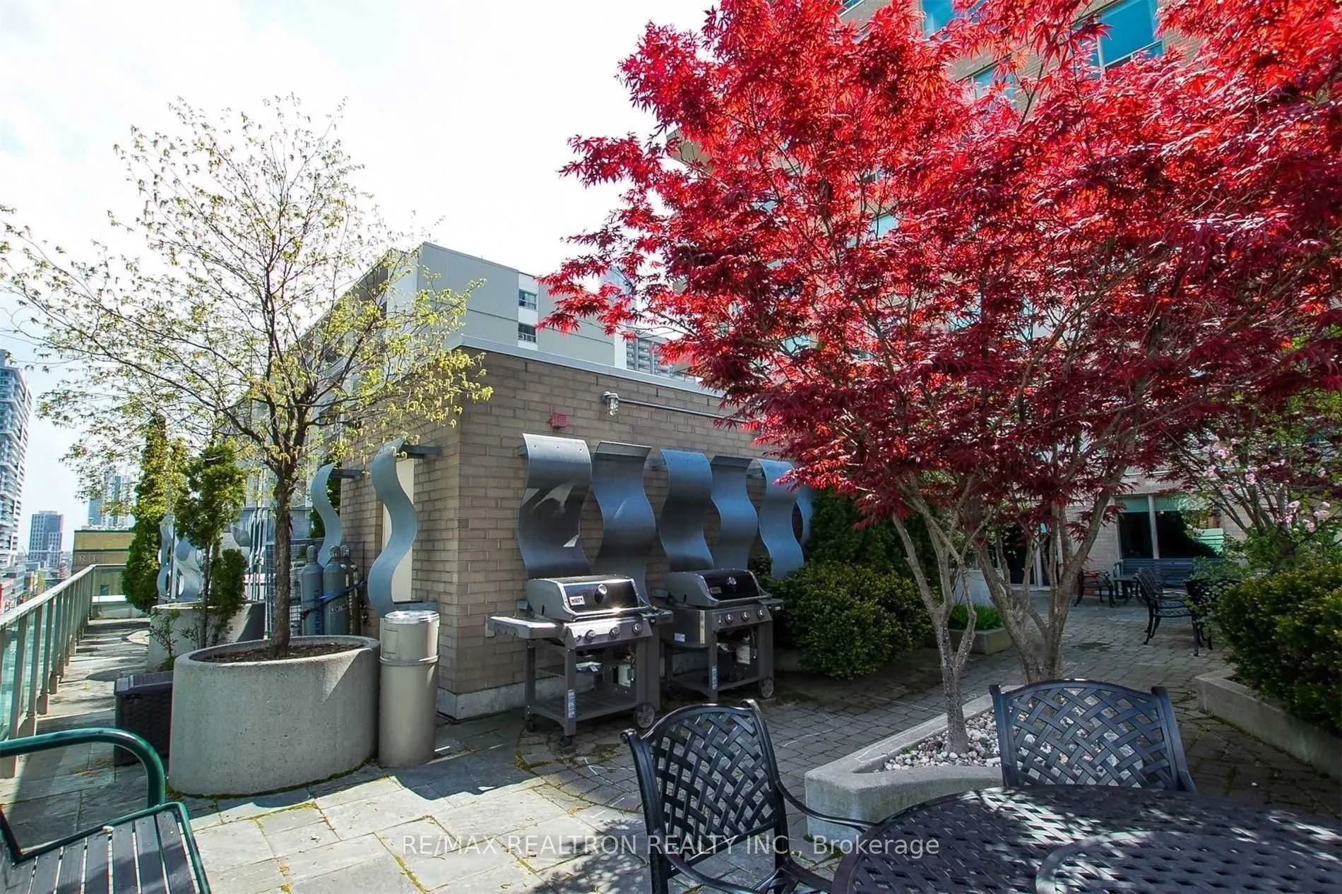 70 Alexander Street, #401