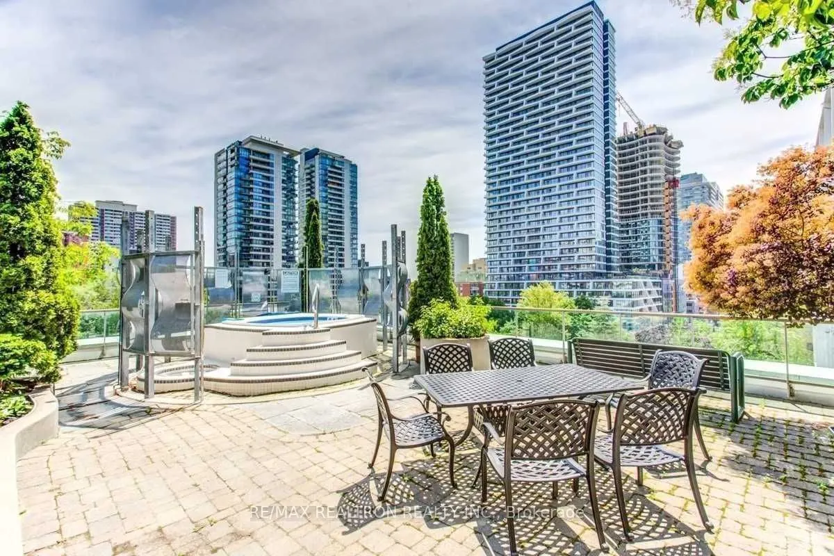 70 Alexander Street, #401