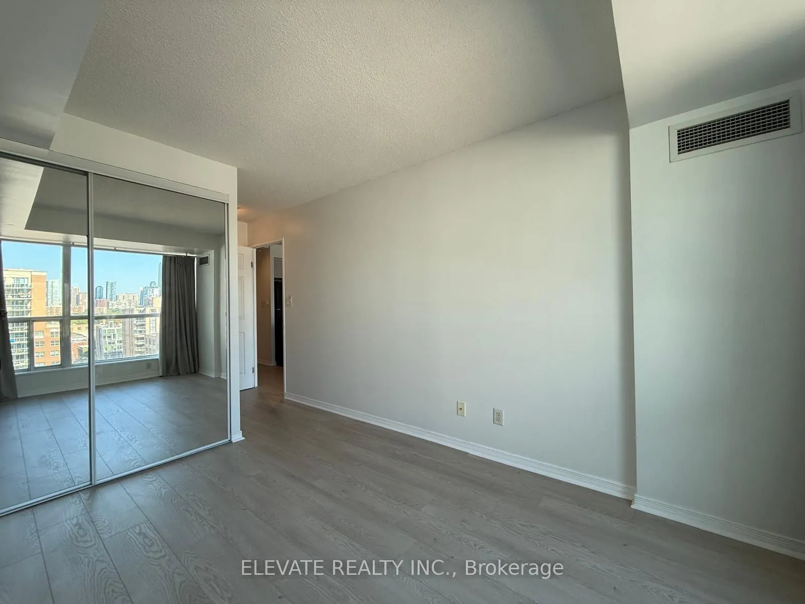 230 King Street E, #1216