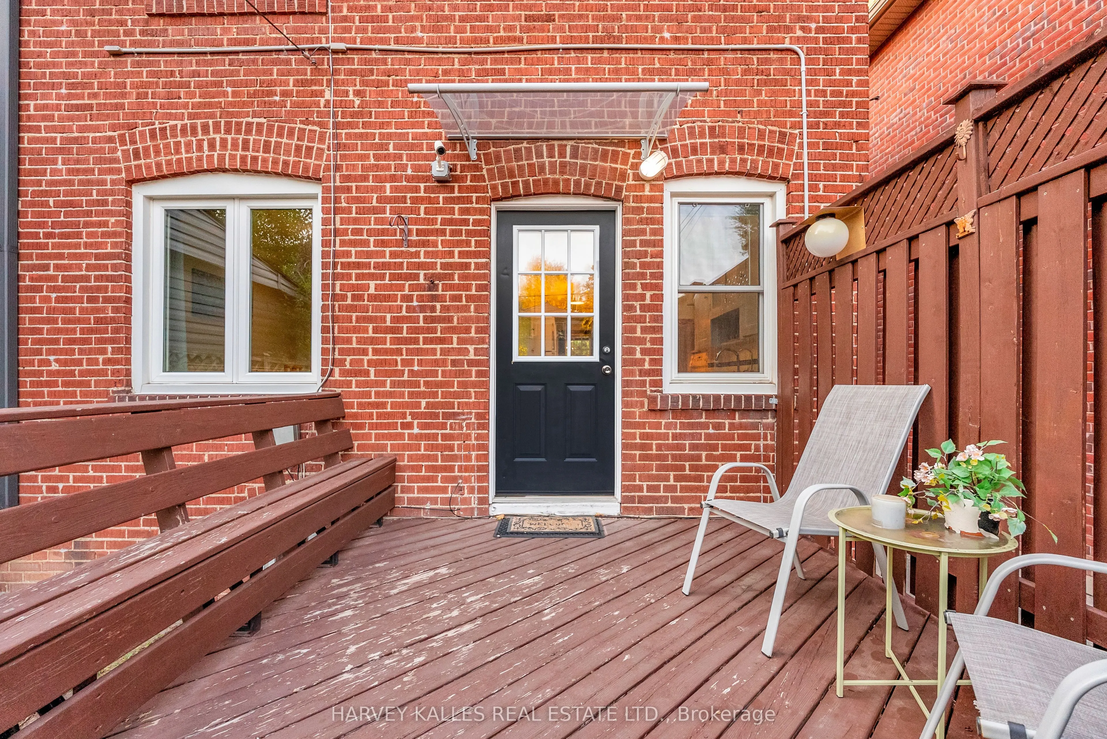 89 Lawrence Avenue W