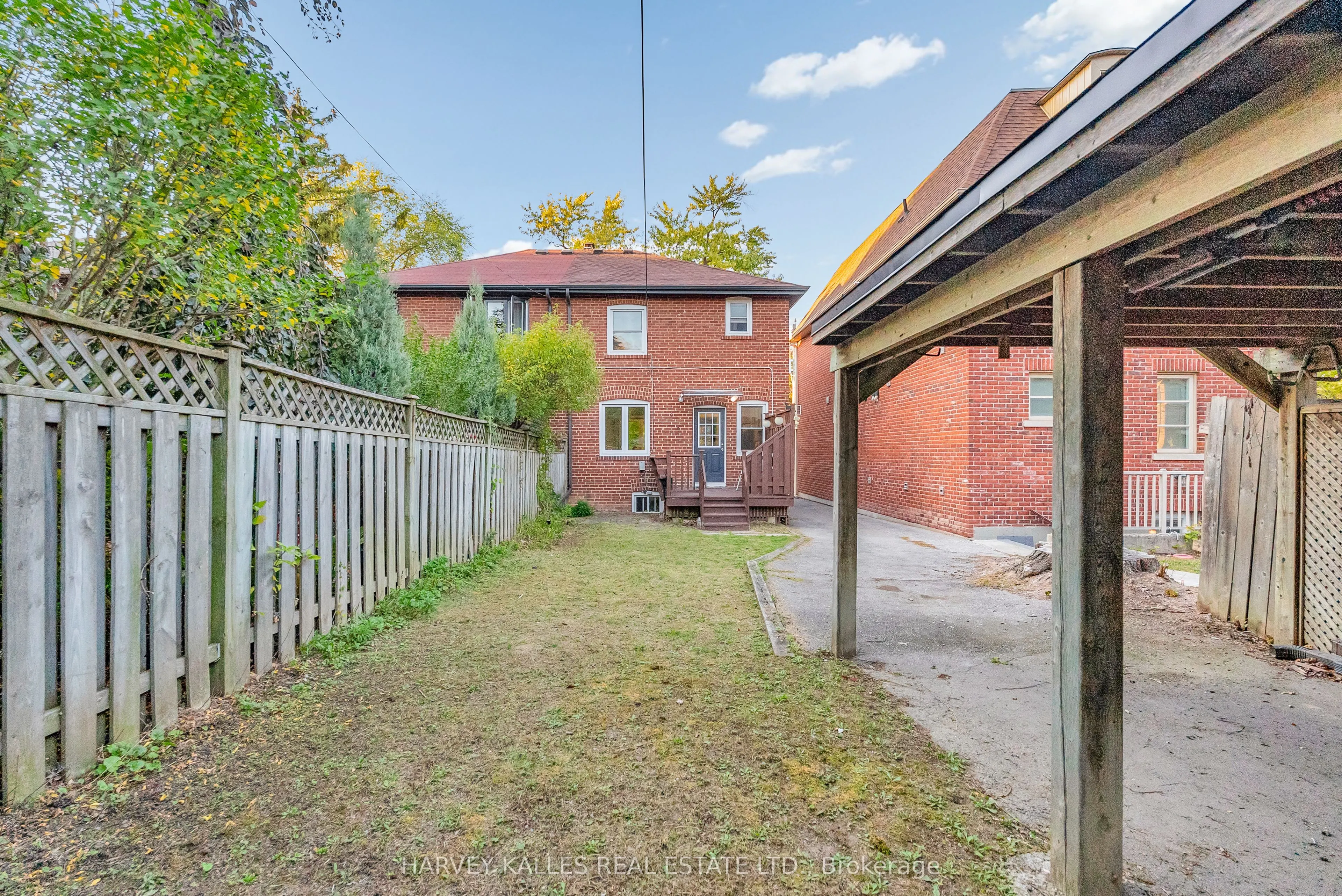 89 Lawrence Avenue W