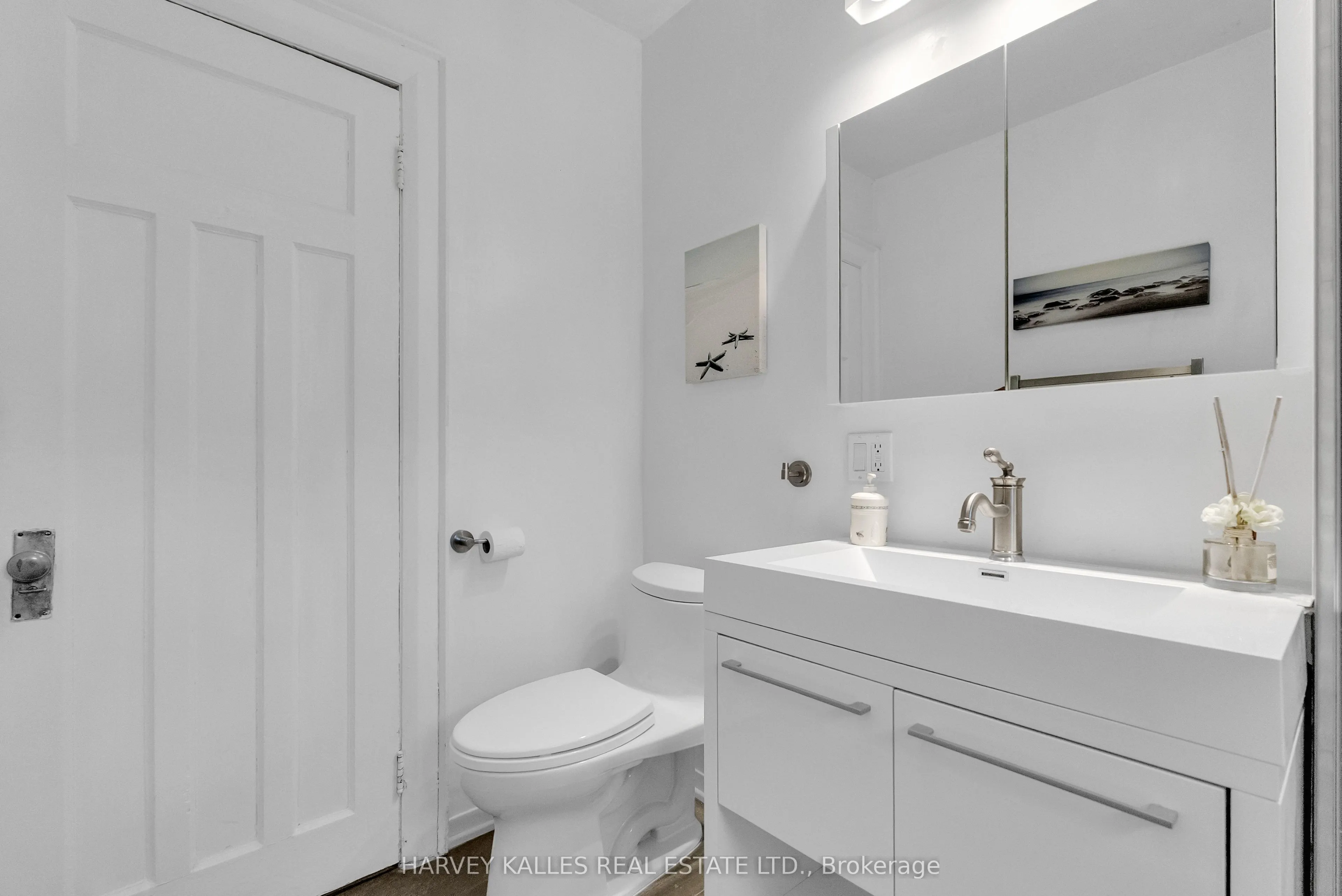 89 Lawrence Avenue W