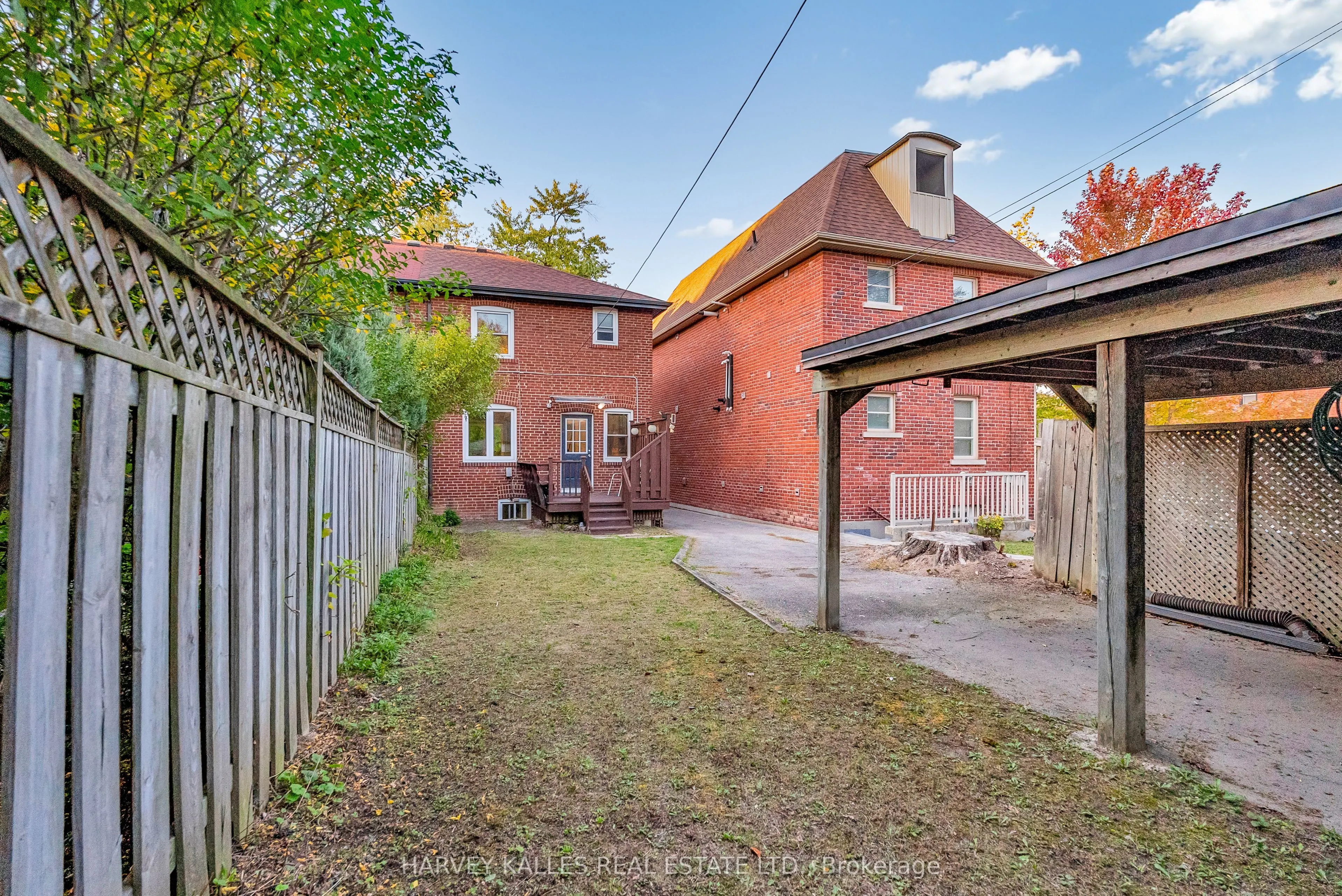 89 Lawrence Avenue W