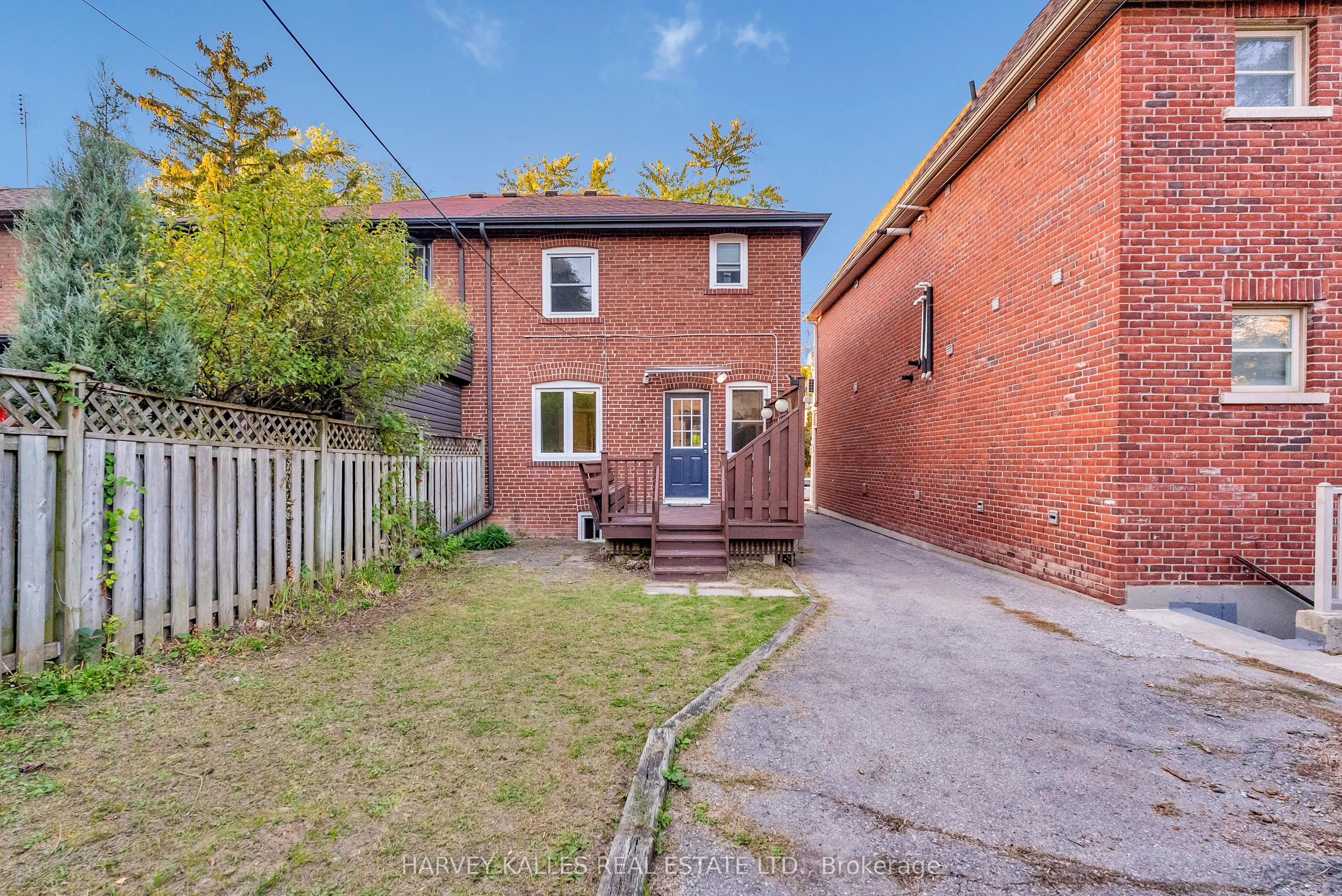 89 Lawrence Avenue W