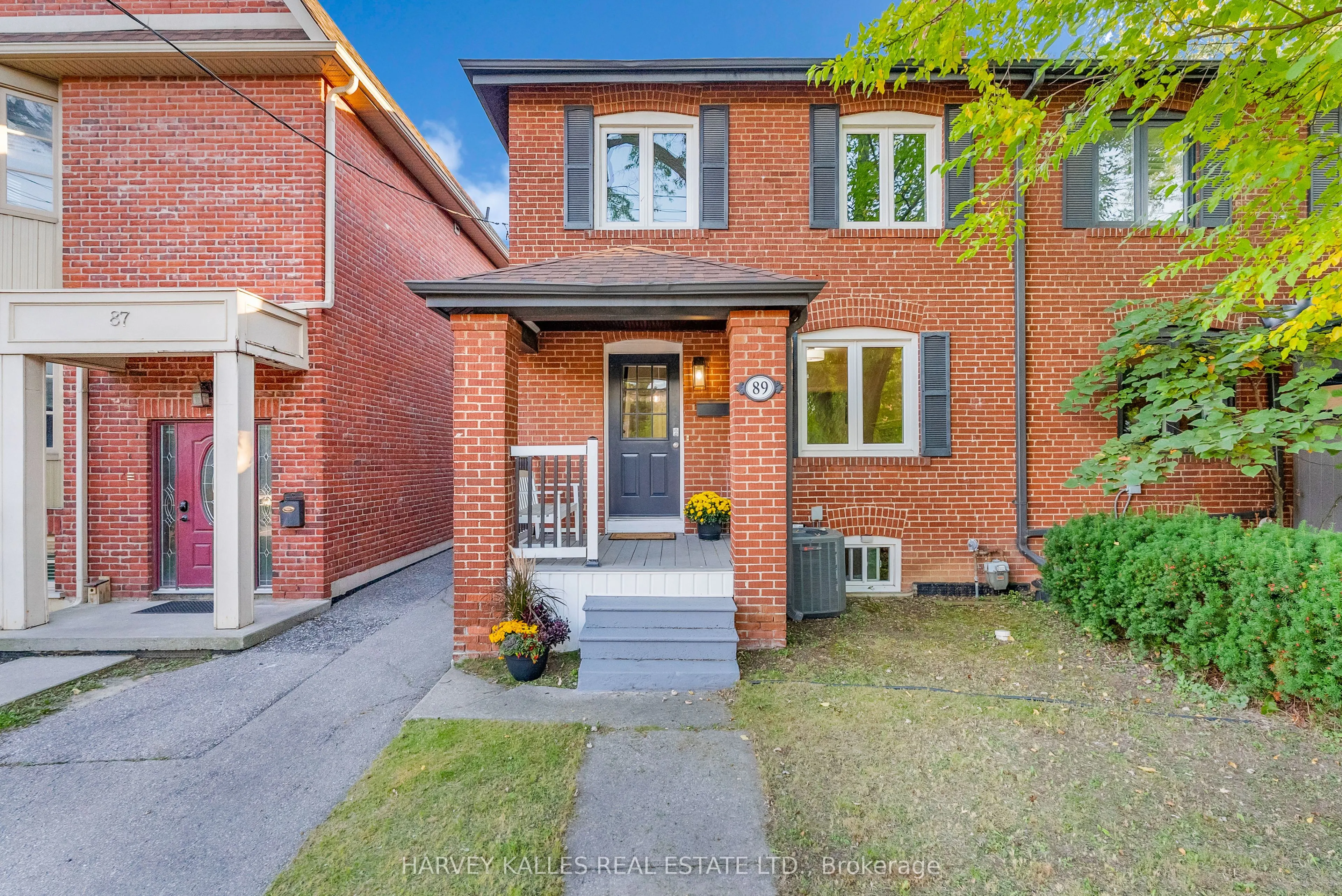 89 Lawrence Avenue W