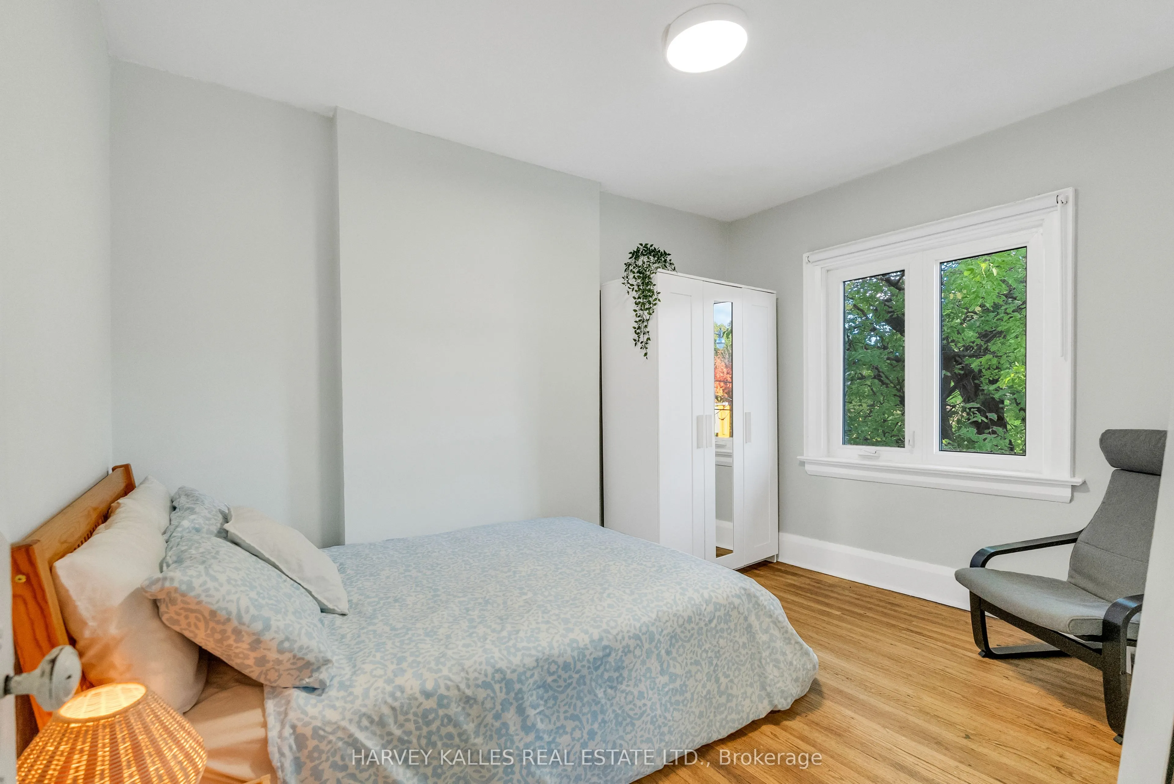 89 Lawrence Avenue W
