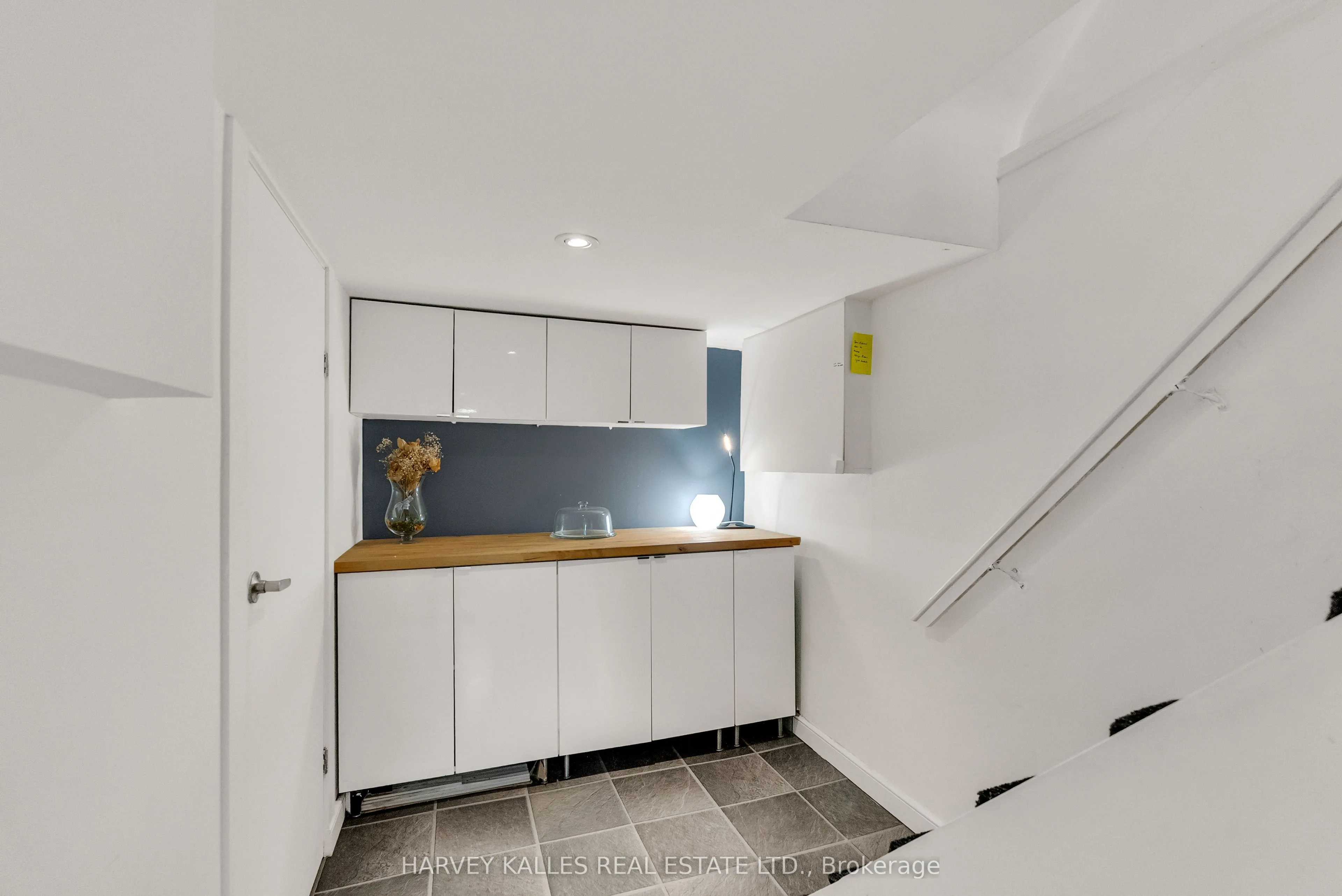 89 Lawrence Avenue W