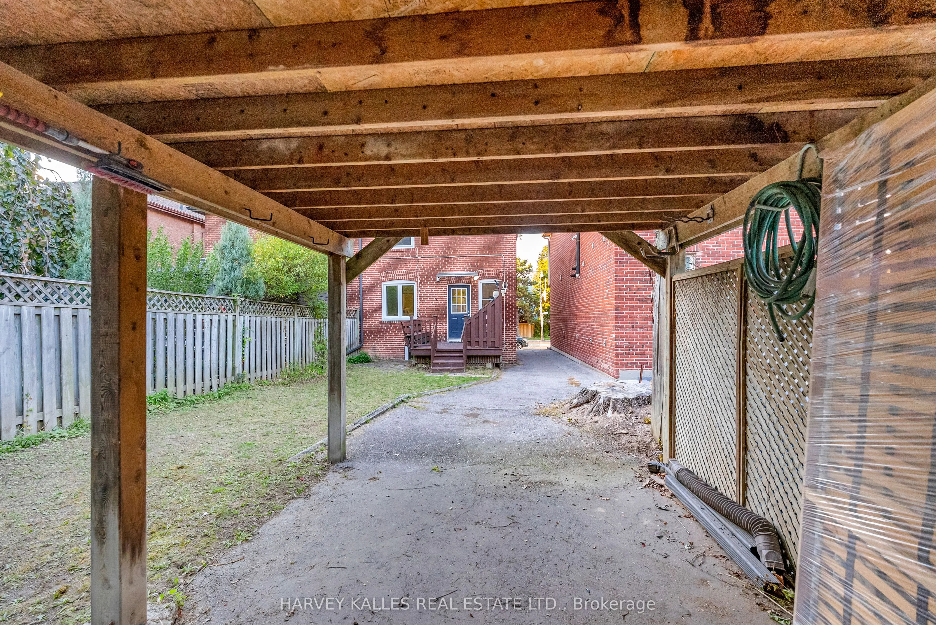 89 Lawrence Avenue W