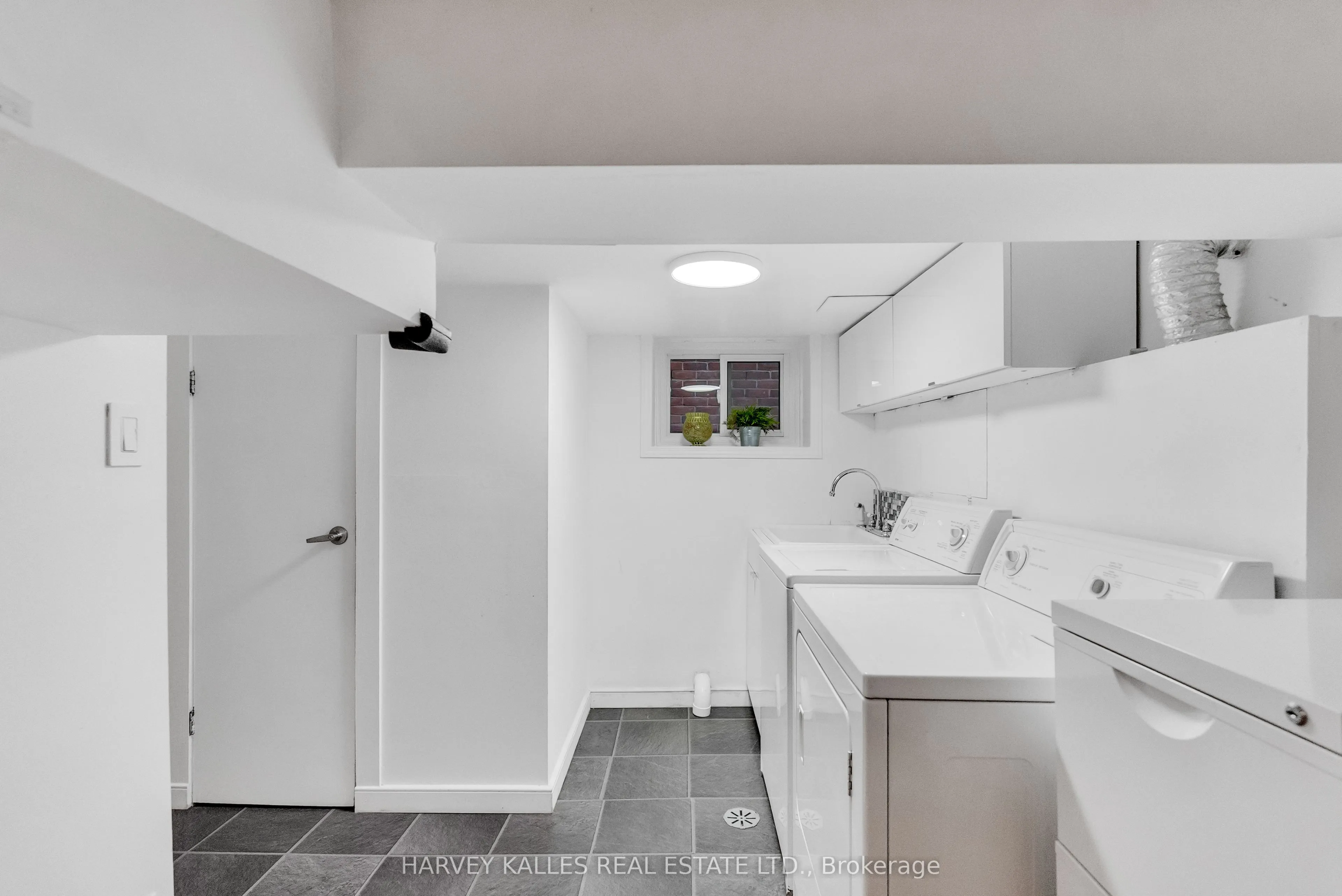 89 Lawrence Avenue W