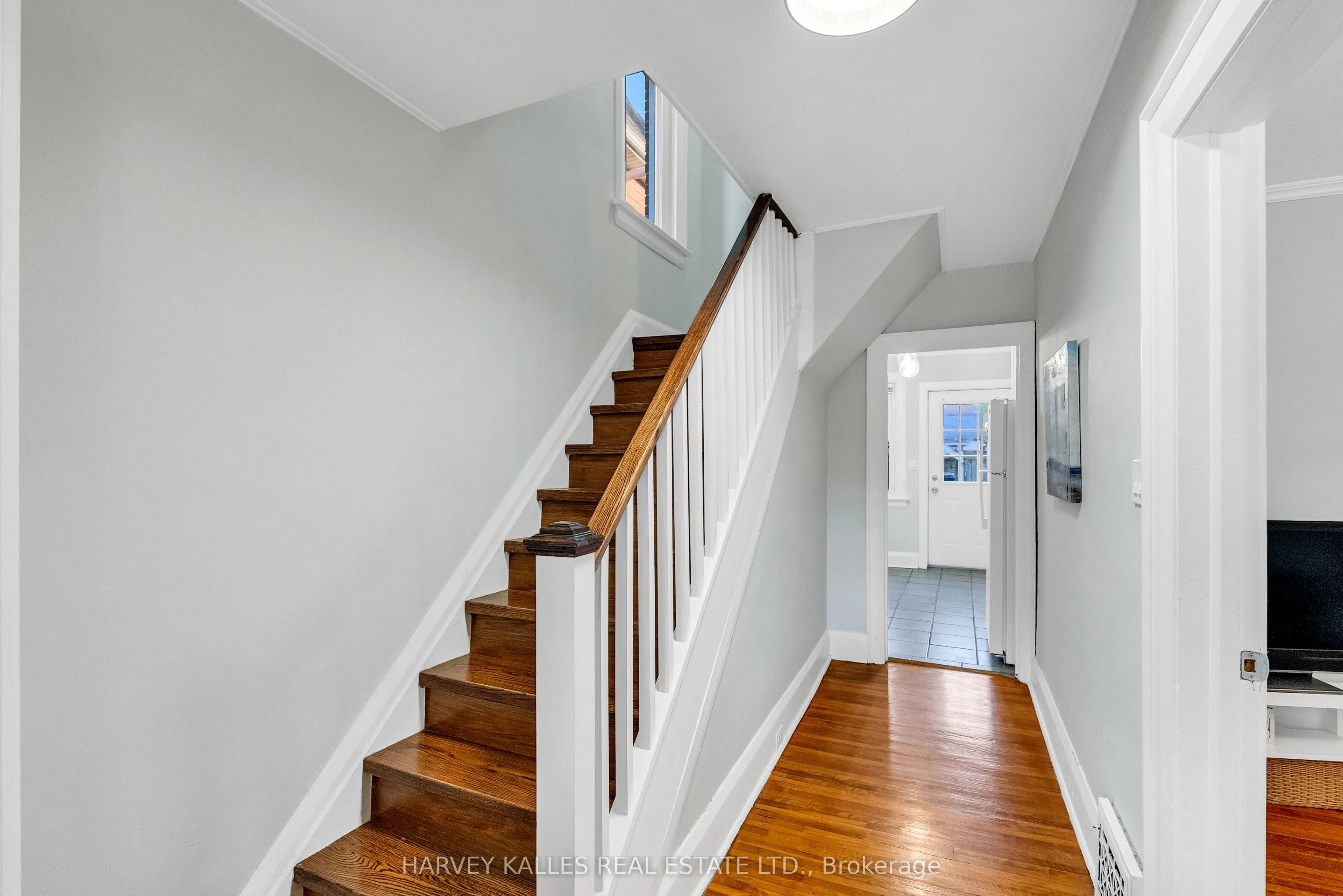89 Lawrence Avenue W