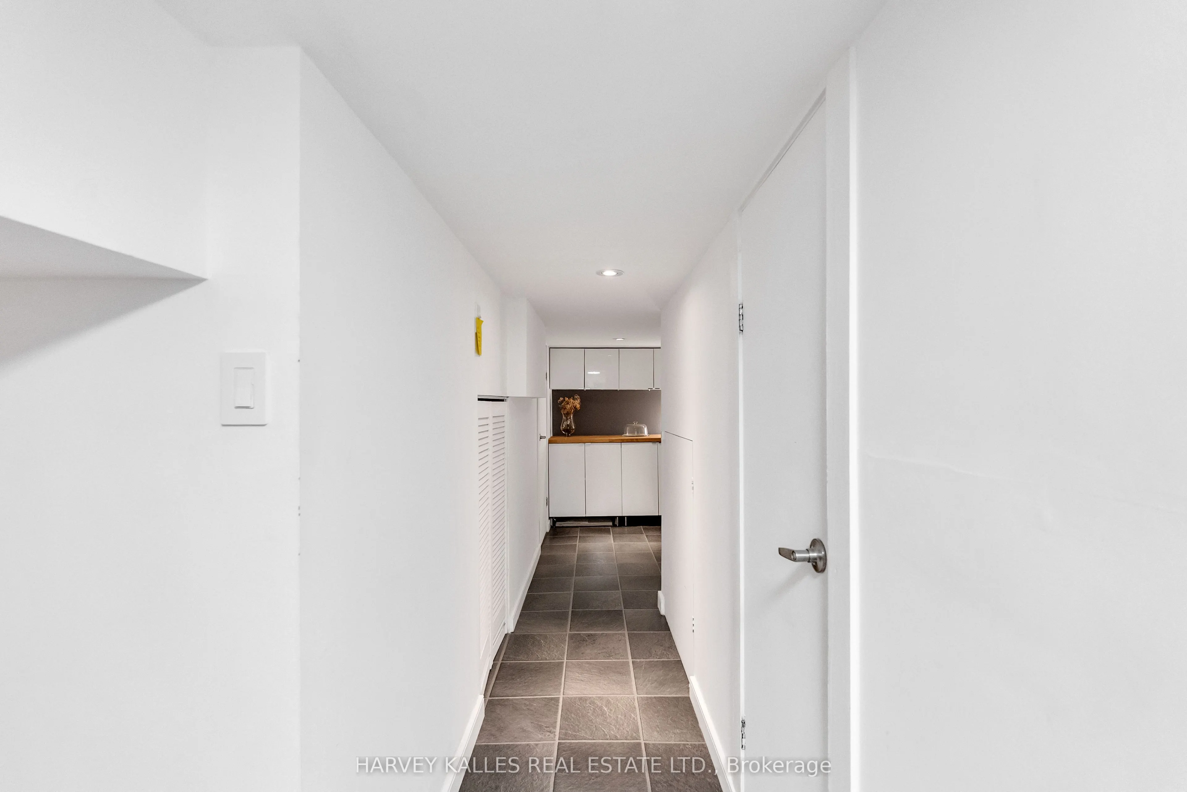 89 Lawrence Avenue W