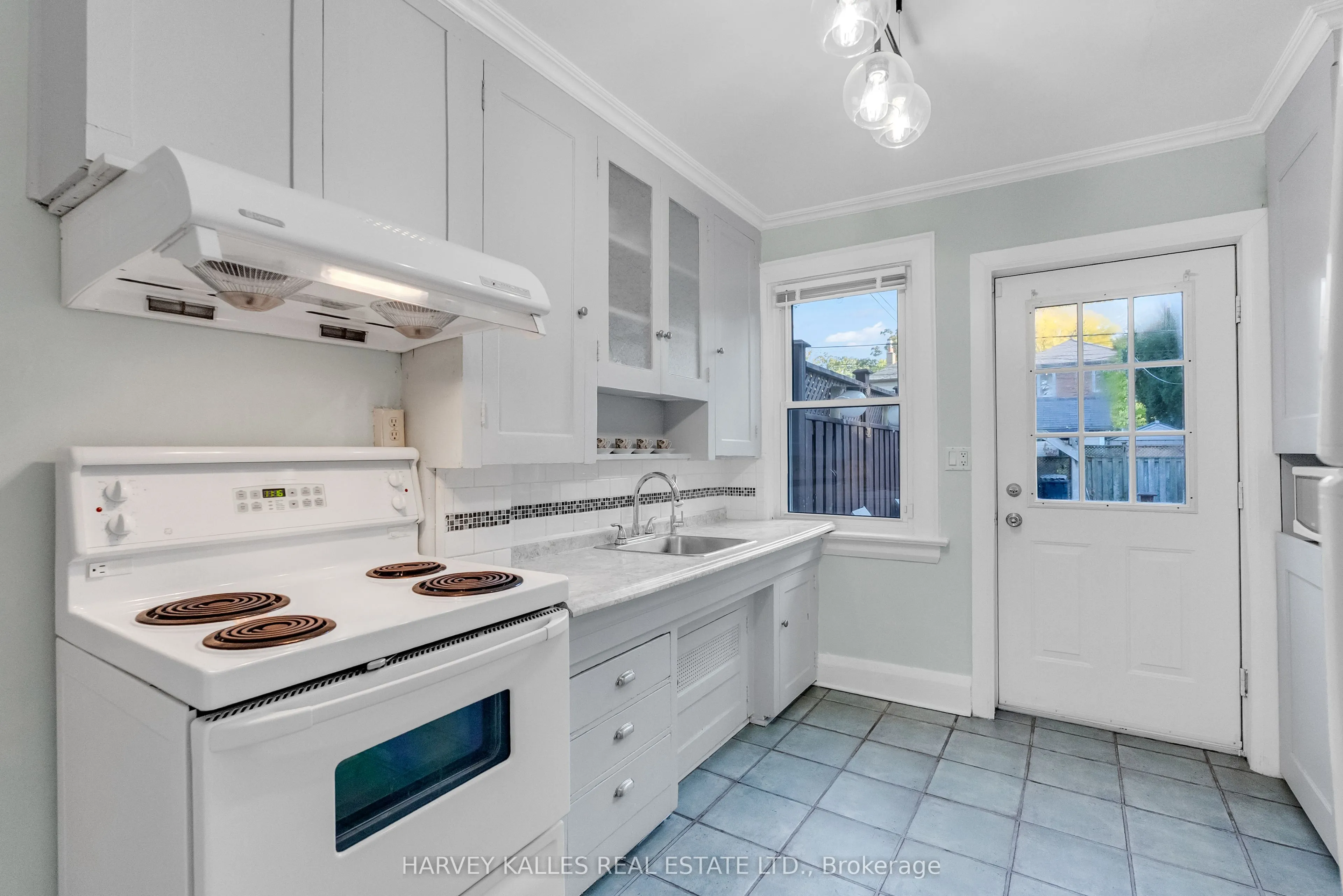 89 Lawrence Avenue W