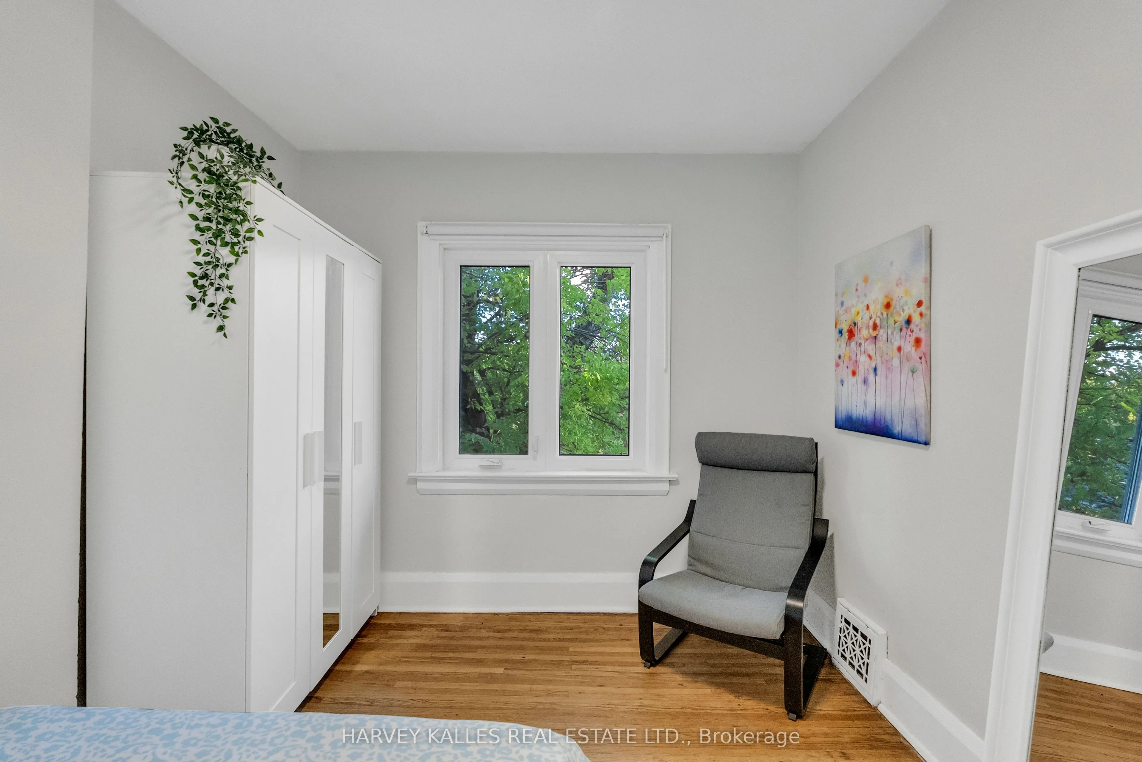 89 Lawrence Avenue W